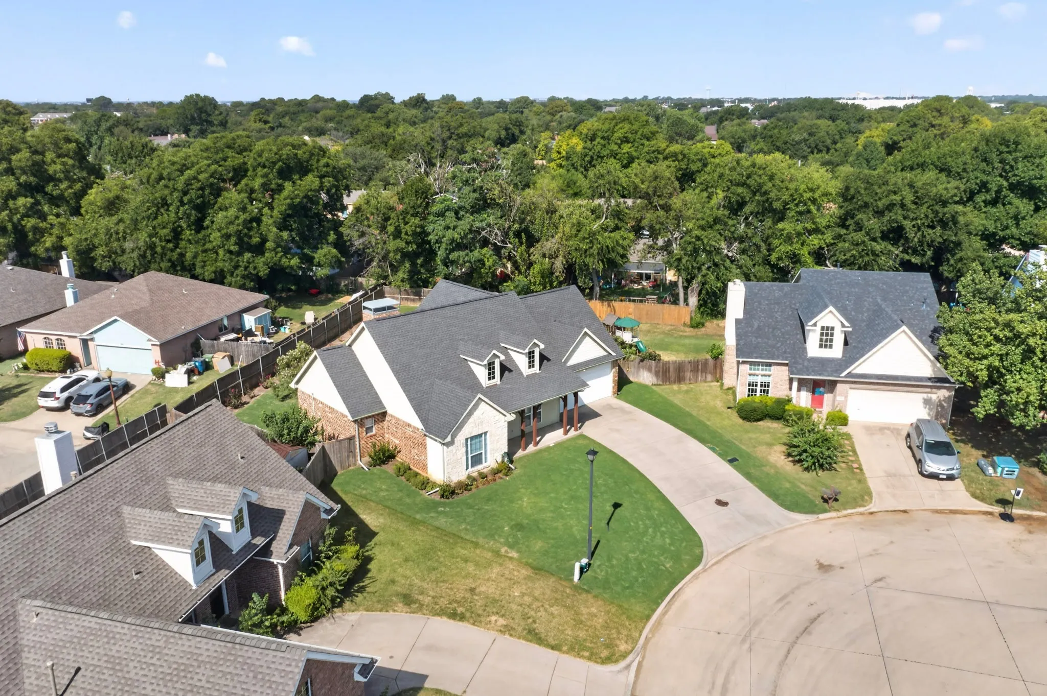 Single Family Residence For Sale in Denton County , 510 Mattie Lane, Lake Dallas, Texas 75065, 3 Bedroom, 2 Bathroom, 2 Garage spaces, 1,695 Sqft, built in 2004, mls#21345763, Real Estate Agent in Lake Dallas, Homes For Sale in Denton county, Homes For Sale in Lake Dallas, Realtor in Lake Dallas Texas, Real Estate Brokerage Independent Realty Texas, Luminita Cordes Realtor