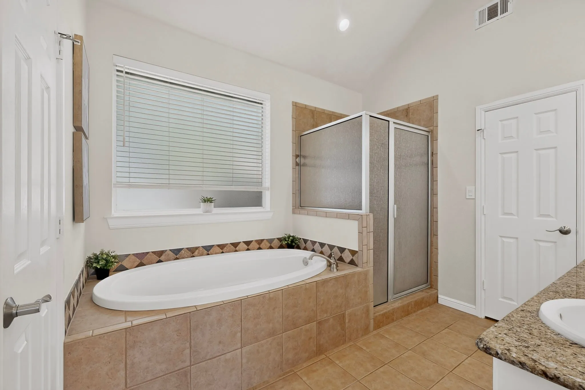 Single Family Residence For Sale in Denton County , 510 Mattie Lane, Lake Dallas, Texas 75065, 3 Bedroom, 2 Bathroom, 2 Garage spaces, 1,695 Sqft, built in 2004, mls#21345763, Real Estate Agent in Lake Dallas, Homes For Sale in Denton county, Homes For Sale in Lake Dallas, Realtor in Lake Dallas Texas, Real Estate Brokerage Independent Realty Texas, Luminita Cordes Realtor