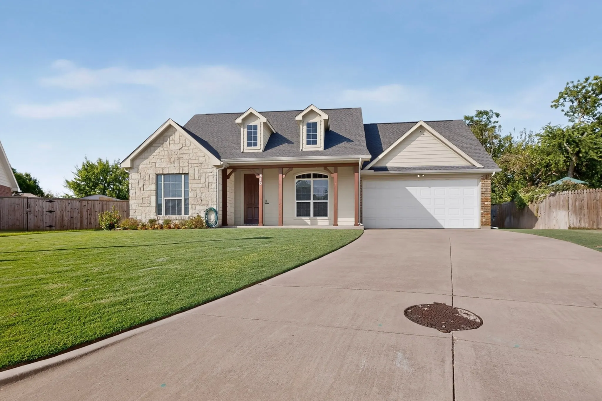 Single Family Residence For Sale in Denton County , 510 Mattie Lane, Lake Dallas, Texas 75065, 3 Bedroom, 2 Bathroom, 2 Garage spaces, 1,695 Sqft, built in 2004, mls#21345763, Real Estate Agent in Lake Dallas, Homes For Sale in Denton county, Homes For Sale in Lake Dallas, Realtor in Lake Dallas Texas, Real Estate Brokerage Independent Realty Texas, Luminita Cordes Realtor
