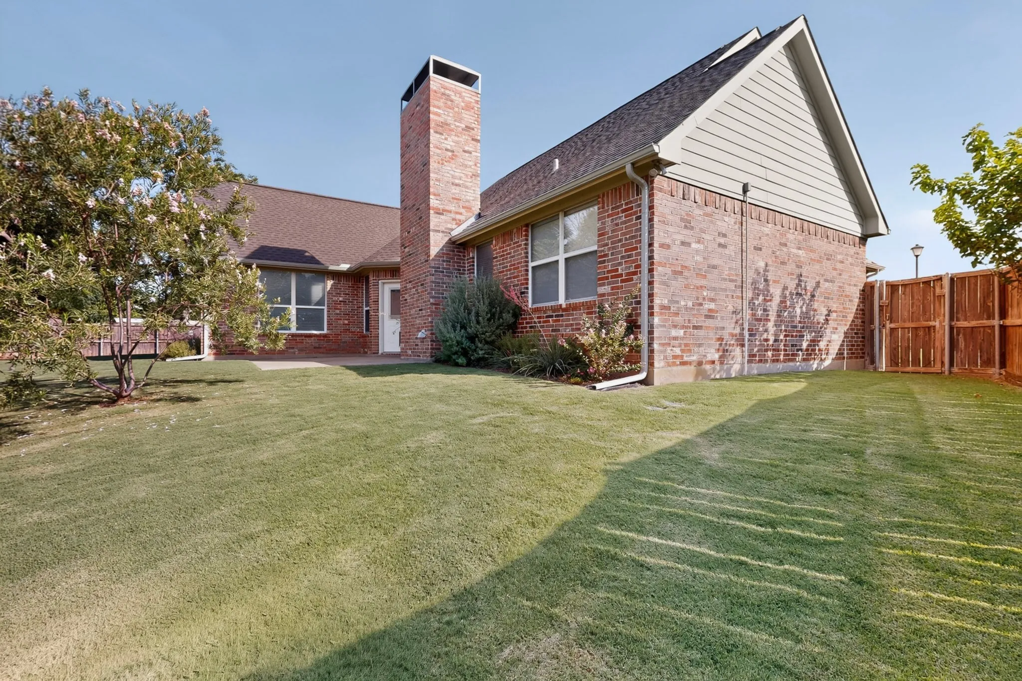 Single Family Residence For Sale in Denton County , 510 Mattie Lane, Lake Dallas, Texas 75065, 3 Bedroom, 2 Bathroom, 2 Garage spaces, 1,695 Sqft, built in 2004, mls#21345763, Real Estate Agent in Lake Dallas, Homes For Sale in Denton county, Homes For Sale in Lake Dallas, Realtor in Lake Dallas Texas, Real Estate Brokerage Independent Realty Texas, Luminita Cordes Realtor