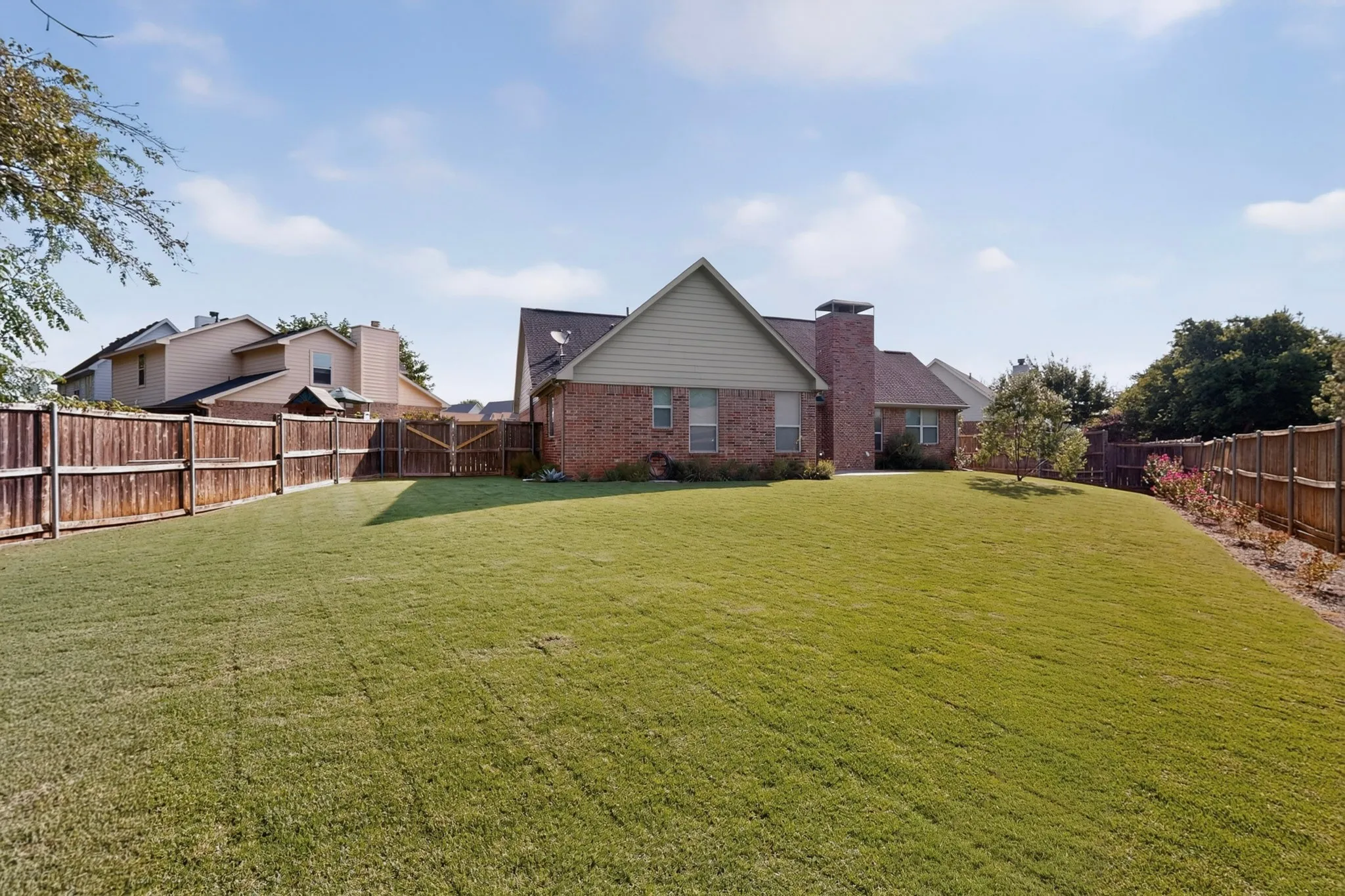 Single Family Residence For Sale in Denton County , 510 Mattie Lane, Lake Dallas, Texas 75065, 3 Bedroom, 2 Bathroom, 2 Garage spaces, 1,695 Sqft, built in 2004, mls#21345763, Real Estate Agent in Lake Dallas, Homes For Sale in Denton county, Homes For Sale in Lake Dallas, Realtor in Lake Dallas Texas, Real Estate Brokerage Independent Realty Texas, Luminita Cordes Realtor
