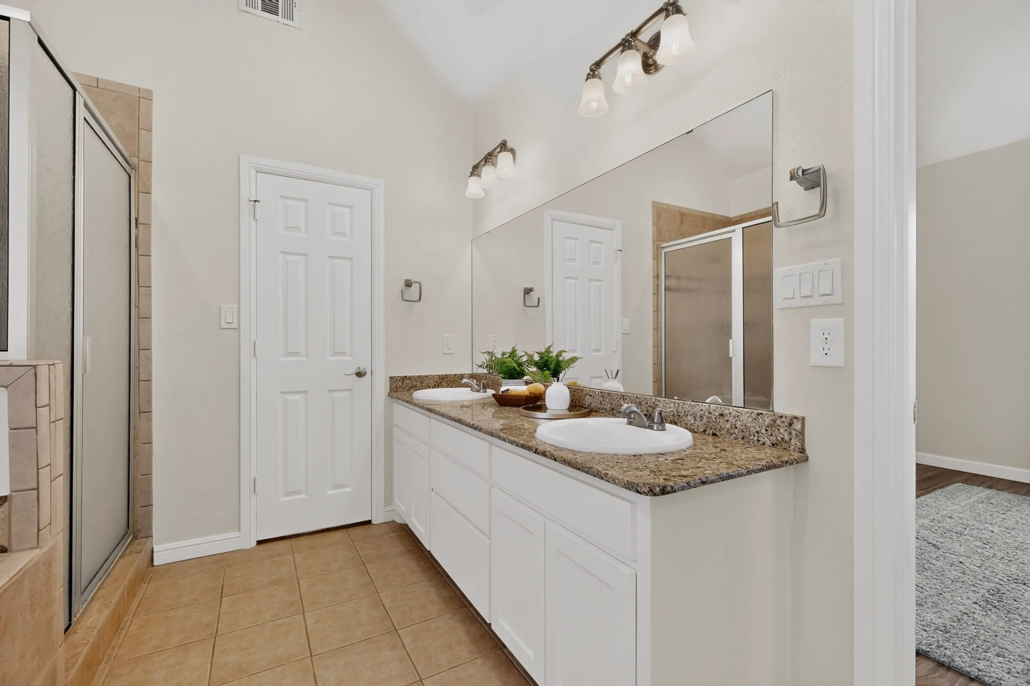 Single Family Residence For Sale in Denton County , 510 Mattie Lane, Lake Dallas, Texas 75065, 3 Bedroom, 2 Bathroom, 2 Garage spaces, 1,695 Sqft, built in 2004, mls#21345763, Real Estate Agent in Lake Dallas, Homes For Sale in Denton county, Homes For Sale in Lake Dallas, Realtor in Lake Dallas Texas, Real Estate Brokerage Independent Realty Texas, Luminita Cordes Realtor