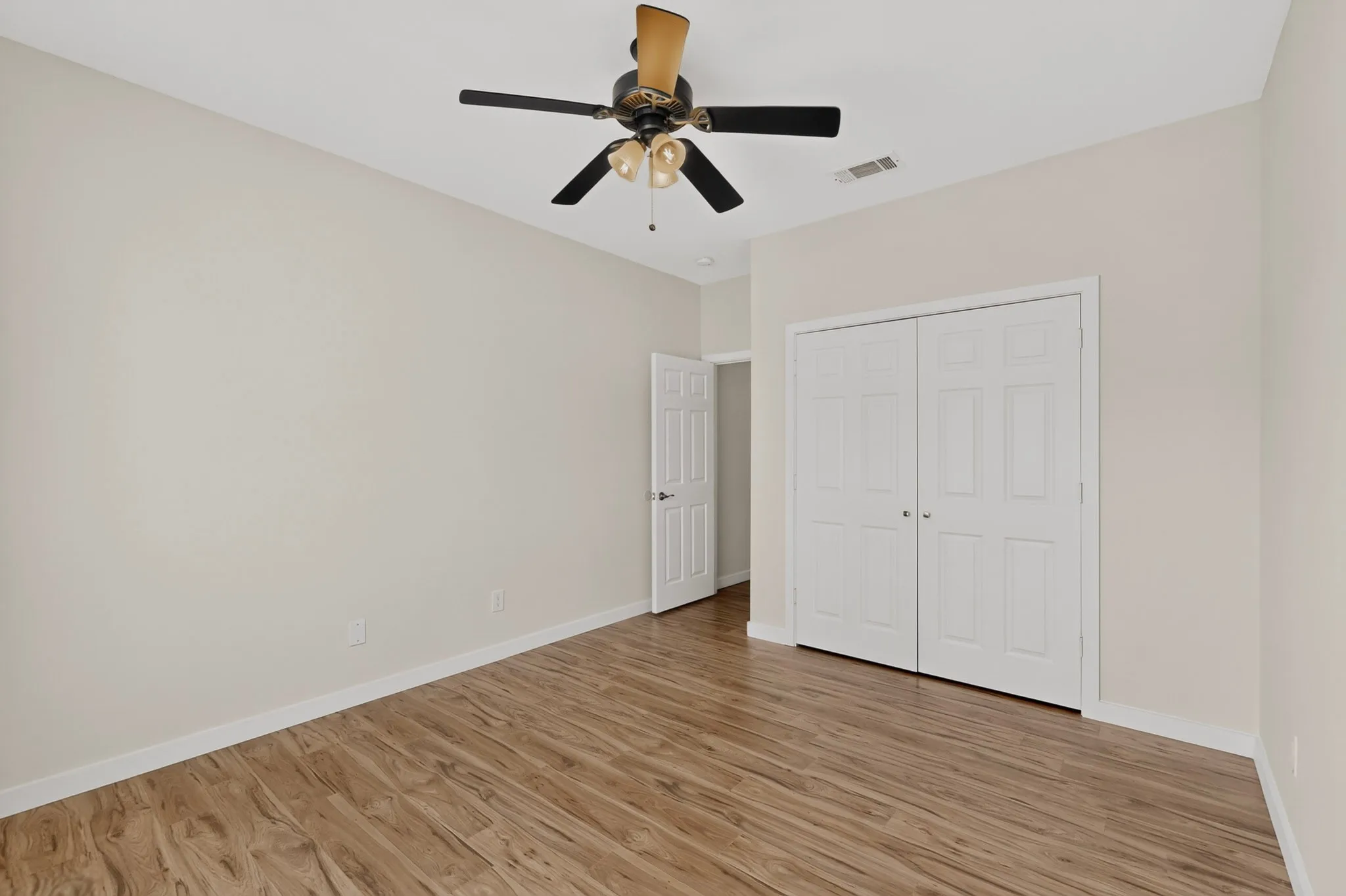 Single Family Residence For Sale in Denton County , 510 Mattie Lane, Lake Dallas, Texas 75065, 3 Bedroom, 2 Bathroom, 2 Garage spaces, 1,695 Sqft, built in 2004, mls#21345763, Real Estate Agent in Lake Dallas, Homes For Sale in Denton county, Homes For Sale in Lake Dallas, Realtor in Lake Dallas Texas, Real Estate Brokerage Independent Realty Texas, Luminita Cordes Realtor