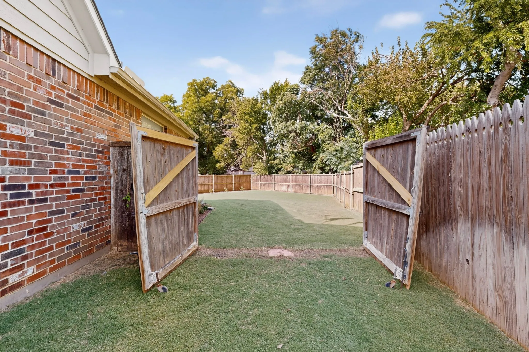 Single Family Residence For Sale in Denton County , 510 Mattie Lane, Lake Dallas, Texas 75065, 3 Bedroom, 2 Bathroom, 2 Garage spaces, 1,695 Sqft, built in 2004, mls#21345763, Real Estate Agent in Lake Dallas, Homes For Sale in Denton county, Homes For Sale in Lake Dallas, Realtor in Lake Dallas Texas, Real Estate Brokerage Independent Realty Texas, Luminita Cordes Realtor
