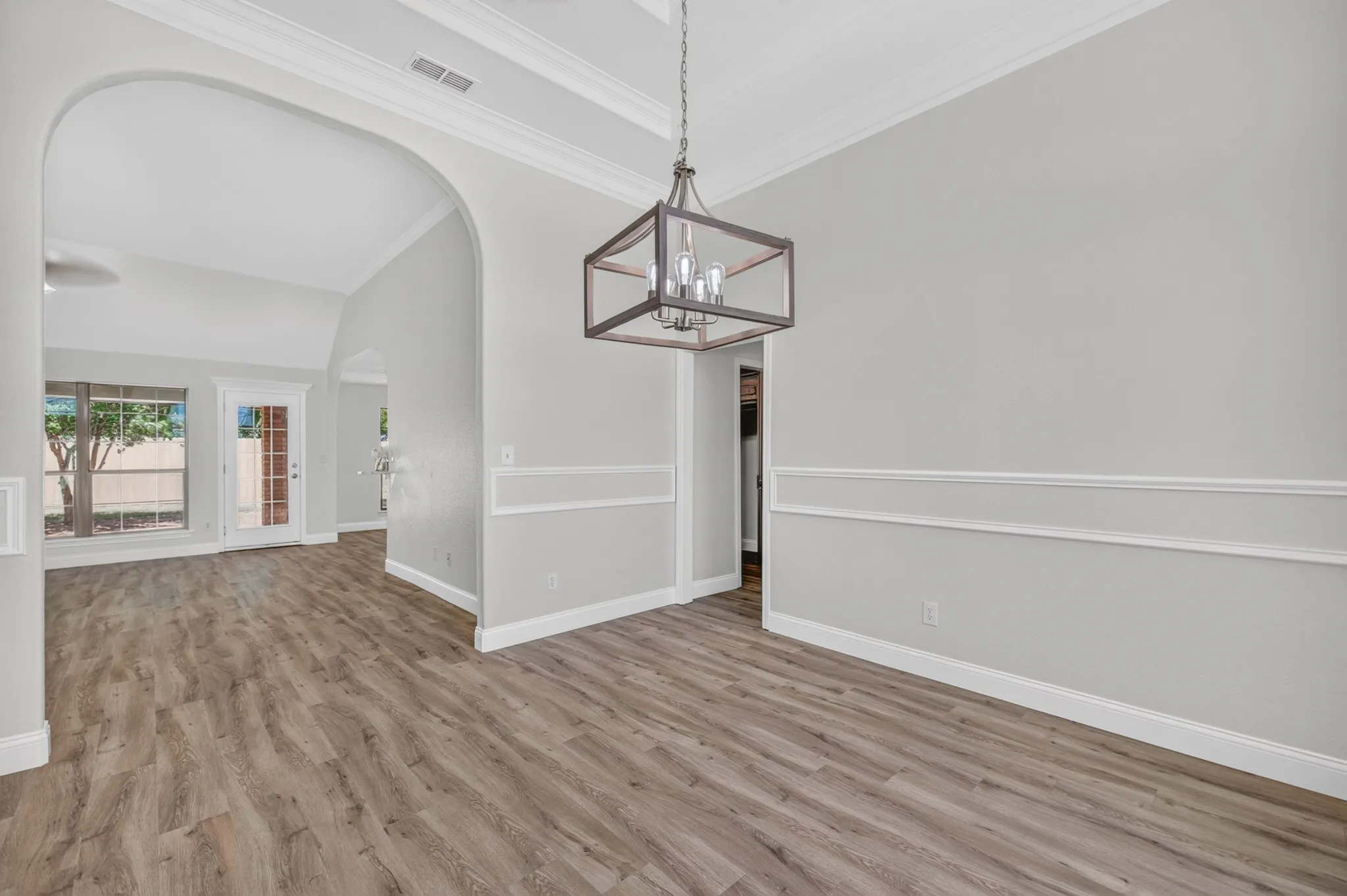 Single Family Residence For Sale in Taylor County , 3518 Silver Oaks Drive, Abilene, Texas 79606, 4 Bedroom, 3 Bathroom, 2 Garage spaces, 2,459 Sqft, built in 2005, mls#21343886, Real Estate Agent in Abilene, Homes For Sale in Taylor county, Homes For Sale in Abilene, Realtor in Abilene Texas, Real Estate Brokerage Independent Realty Texas, Luminita Cordes Realtor