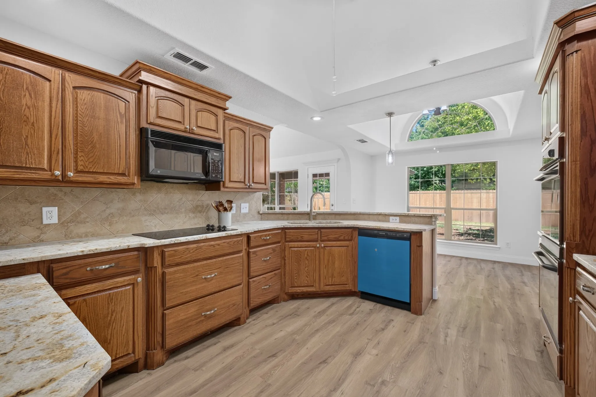 Single Family Residence For Sale in Taylor County , 3518 Silver Oaks Drive, Abilene, Texas 79606, 4 Bedroom, 3 Bathroom, 2 Garage spaces, 2,459 Sqft, built in 2005, mls#21343886, Real Estate Agent in Abilene, Homes For Sale in Taylor county, Homes For Sale in Abilene, Realtor in Abilene Texas, Real Estate Brokerage Independent Realty Texas, Luminita Cordes Realtor