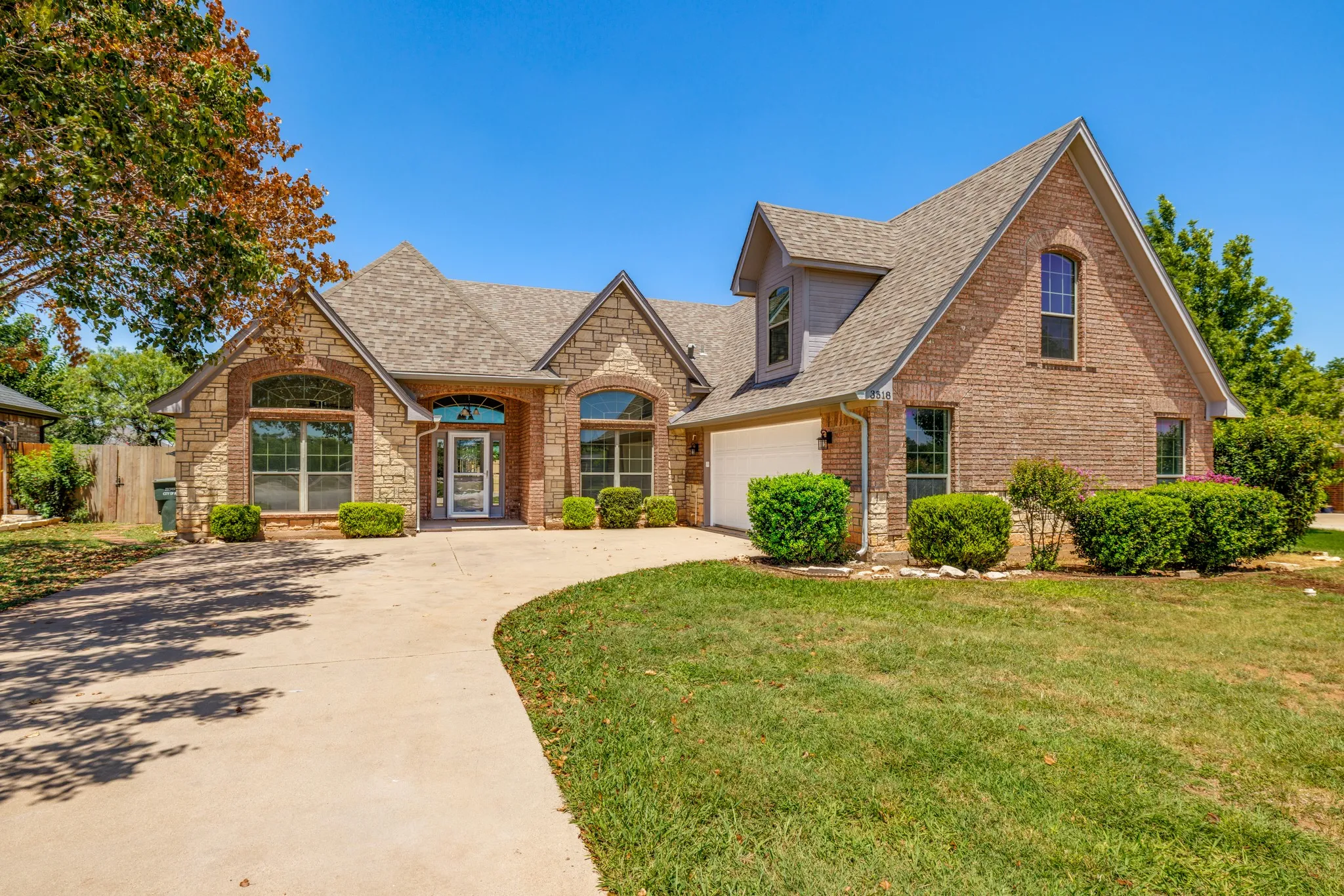 Single Family Residence For Sale in Taylor County , 3518 Silver Oaks Drive, Abilene, Texas 79606, 4 Bedroom, 3 Bathroom, 2 Garage spaces, 2,459 Sqft, built in 2005, mls#21343886, Real Estate Agent in Abilene, Homes For Sale in Taylor county, Homes For Sale in Abilene, Realtor in Abilene Texas, Real Estate Brokerage Independent Realty Texas, Luminita Cordes Realtor