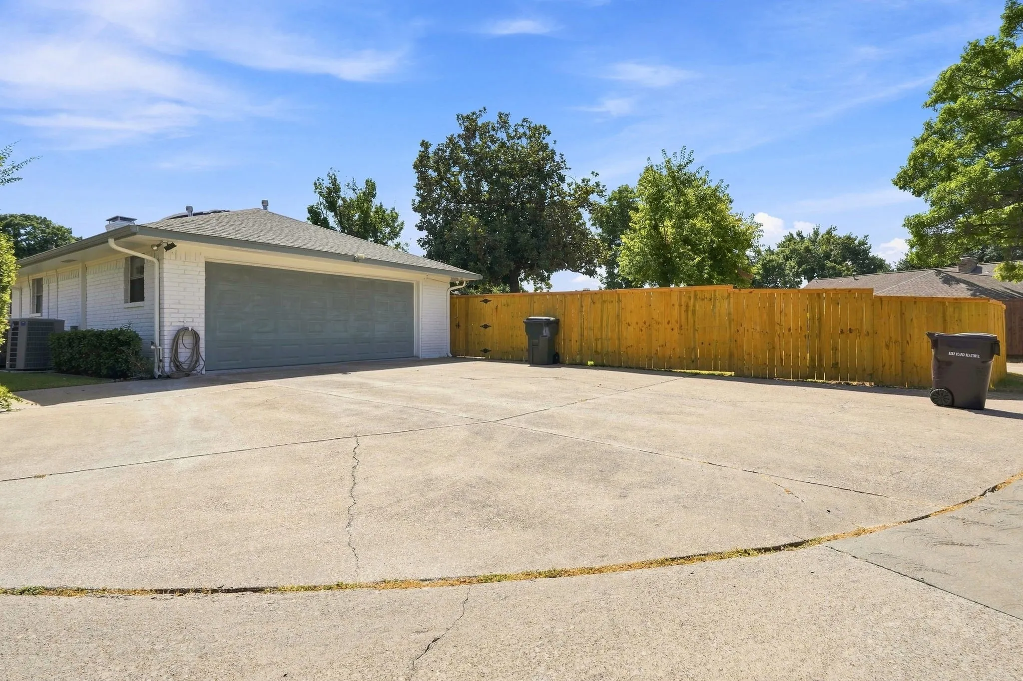 Single Family Residence For Sale in Collin County , 2009 Pueblo Court, Plano, Texas 75074, 3 Bedroom, 4 Bathroom, 2 Garage spaces, 2,723 Sqft, built in 1976, mls#21342335, Real Estate Agent in Plano, Homes For Sale in Collin county, Homes For Sale in Plano, Realtor in Plano Texas, Real Estate Brokerage Independent Realty Texas, Luminita Cordes Realtor