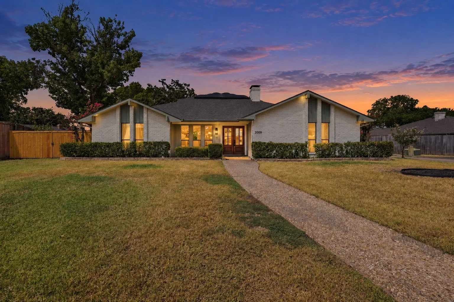 Single Family Residence For Sale in Collin County , 2009 Pueblo Court, Plano, Texas 75074, 3 Bedroom, 4 Bathroom, 2 Garage spaces, 2,723 Sqft, built in 1976, mls#21342335, Real Estate Agent in Plano, Homes For Sale in Collin county, Homes For Sale in Plano, Realtor in Plano Texas, Real Estate Brokerage Independent Realty Texas, Luminita Cordes Realtor