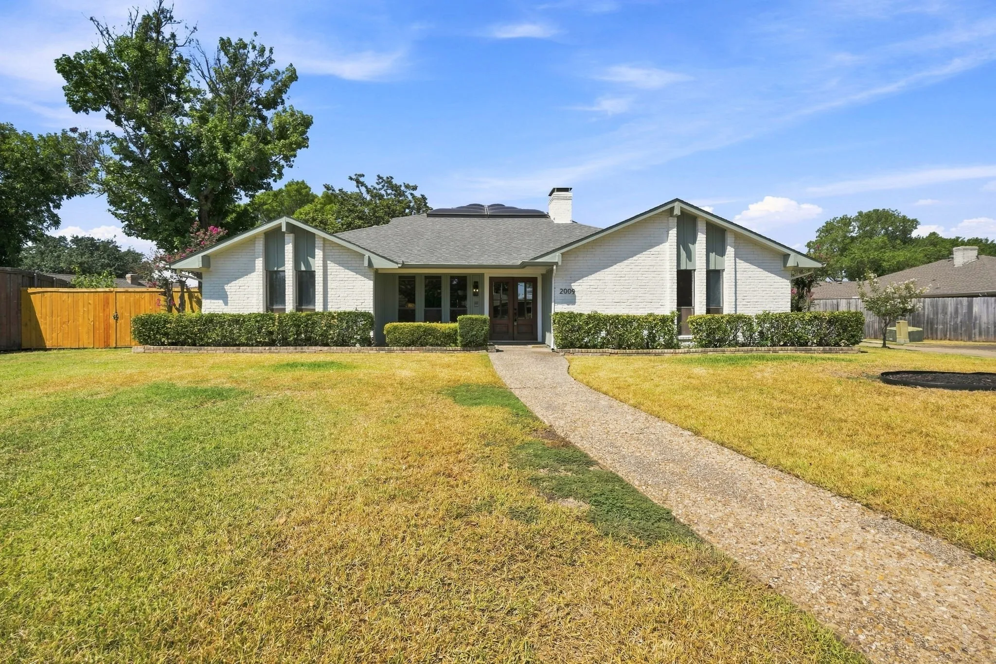 Single Family Residence For Sale in Collin County , 2009 Pueblo Court, Plano, Texas 75074, 3 Bedroom, 4 Bathroom, 2 Garage spaces, 2,723 Sqft, built in 1976, mls#21342335, Real Estate Agent in Plano, Homes For Sale in Collin county, Homes For Sale in Plano, Realtor in Plano Texas, Real Estate Brokerage Independent Realty Texas, Luminita Cordes Realtor