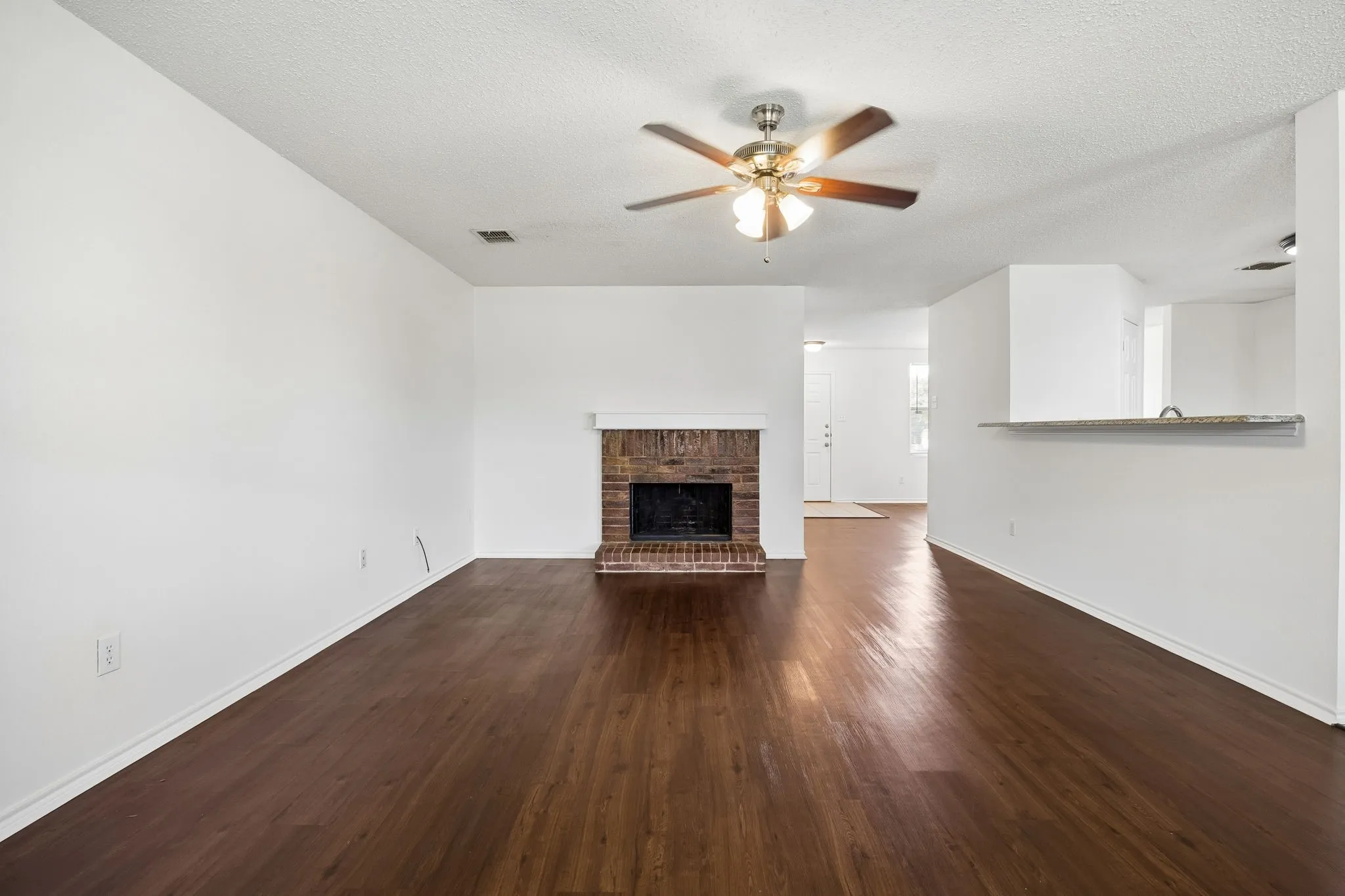 Single Family Residence For Sale in Tarrant County , 1412 Sunflower Court, Burleson, Texas 76028, 4 Bedroom, 2 Bathroom, 2 Garage spaces, 1,949 Sqft, built in 2005, mls#21346651, Real Estate Agent in Burleson, Homes For Sale in Tarrant county, Homes For Sale in Burleson, Realtor in Burleson Texas, Real Estate Brokerage Independent Realty Texas, Luminita Cordes Realtor