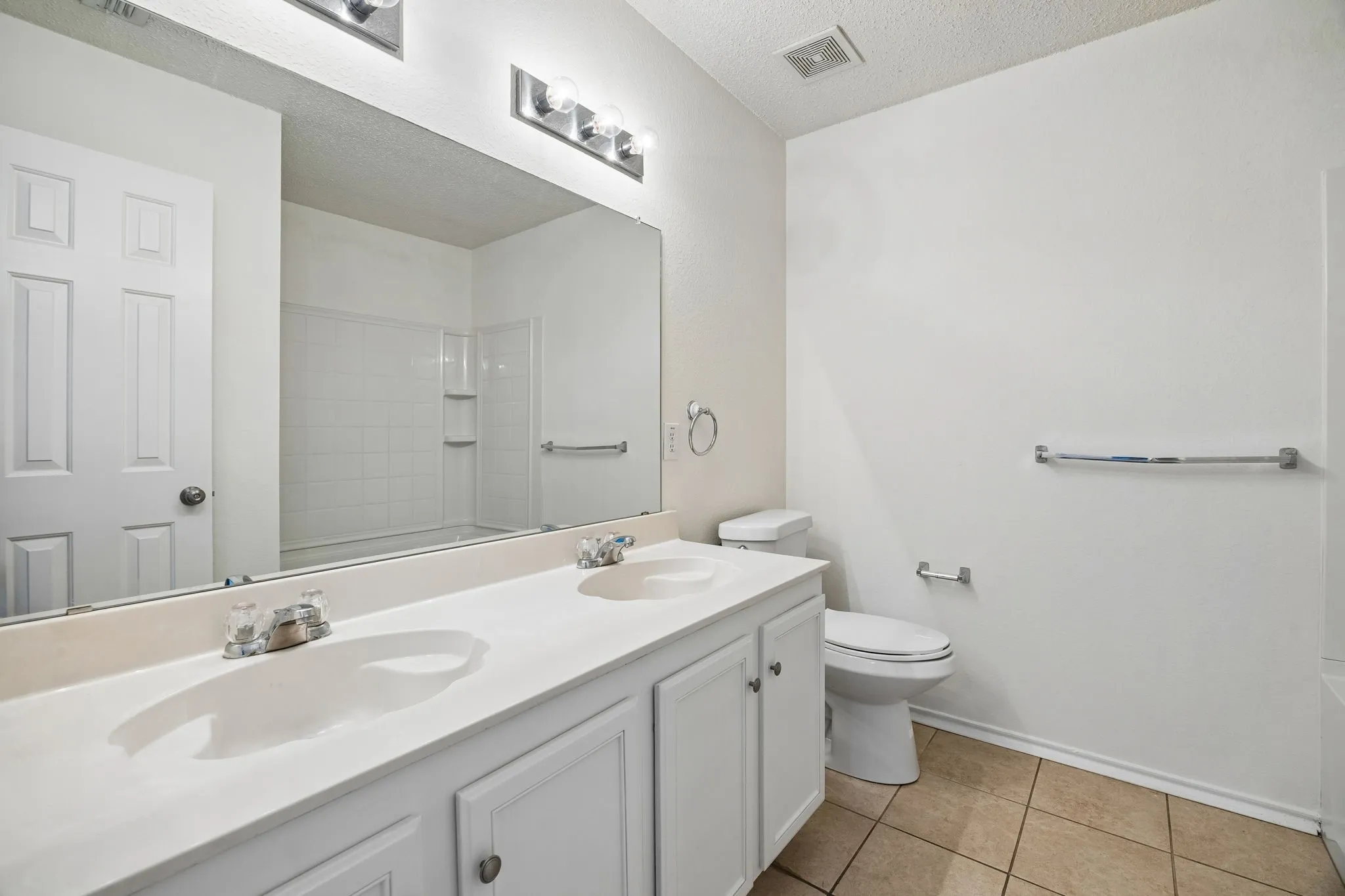 Single Family Residence For Sale in Tarrant County , 1412 Sunflower Court, Burleson, Texas 76028, 4 Bedroom, 2 Bathroom, 2 Garage spaces, 1,949 Sqft, built in 2005, mls#21346651, Real Estate Agent in Burleson, Homes For Sale in Tarrant county, Homes For Sale in Burleson, Realtor in Burleson Texas, Real Estate Brokerage Independent Realty Texas, Luminita Cordes Realtor