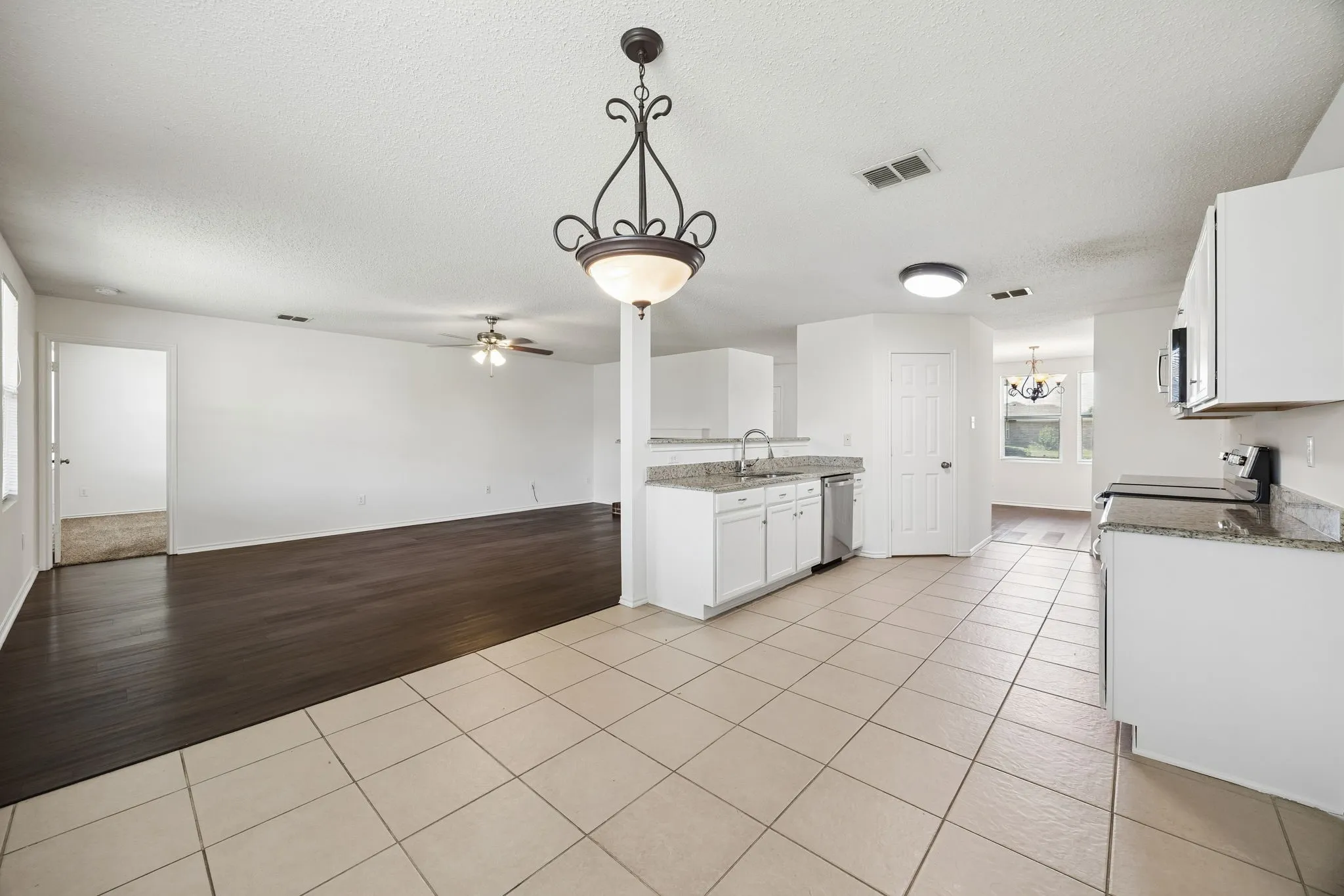 Single Family Residence For Sale in Tarrant County , 1412 Sunflower Court, Burleson, Texas 76028, 4 Bedroom, 2 Bathroom, 2 Garage spaces, 1,949 Sqft, built in 2005, mls#21346651, Real Estate Agent in Burleson, Homes For Sale in Tarrant county, Homes For Sale in Burleson, Realtor in Burleson Texas, Real Estate Brokerage Independent Realty Texas, Luminita Cordes Realtor
