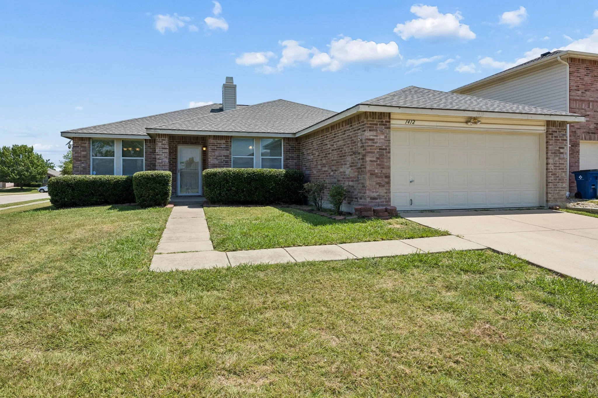 Single Family Residence For Sale in Tarrant County , 1412 Sunflower Court, Burleson, Texas 76028, 4 Bedroom, 2 Bathroom, 2 Garage spaces, 1,949 Sqft, built in 2005, mls#21346651, Real Estate Agent in Burleson, Homes For Sale in Tarrant county, Homes For Sale in Burleson, Realtor in Burleson Texas, Real Estate Brokerage Independent Realty Texas, Luminita Cordes Realtor