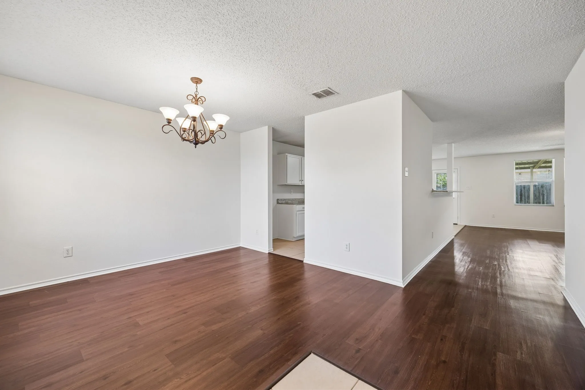 Single Family Residence For Sale in Tarrant County , 1412 Sunflower Court, Burleson, Texas 76028, 4 Bedroom, 2 Bathroom, 2 Garage spaces, 1,949 Sqft, built in 2005, mls#21346651, Real Estate Agent in Burleson, Homes For Sale in Tarrant county, Homes For Sale in Burleson, Realtor in Burleson Texas, Real Estate Brokerage Independent Realty Texas, Luminita Cordes Realtor