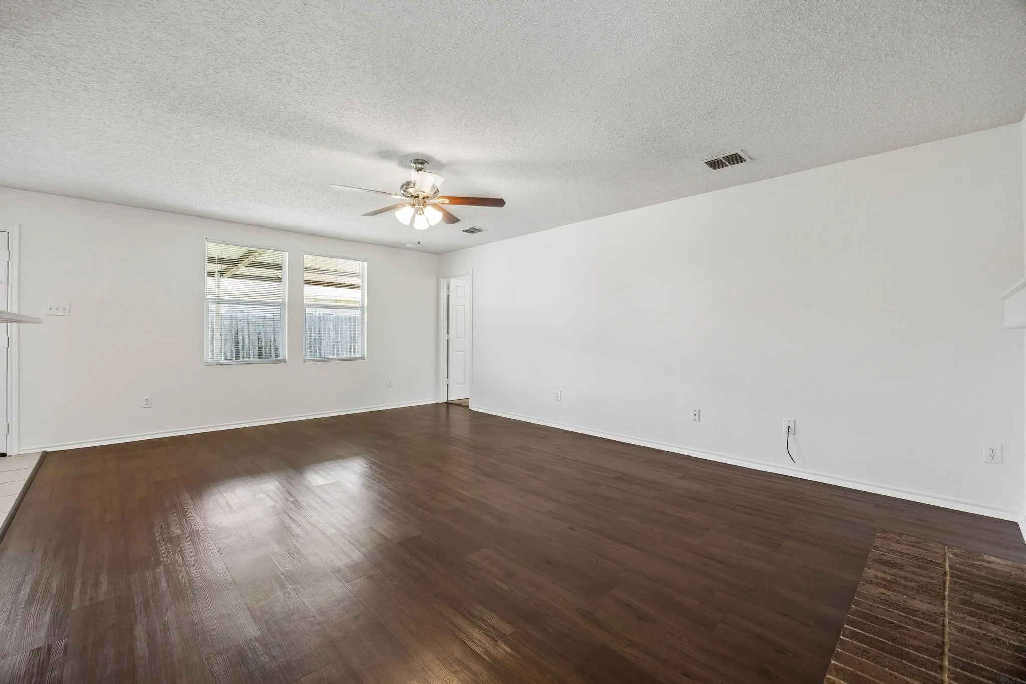 Single Family Residence For Sale in Tarrant County , 1412 Sunflower Court, Burleson, Texas 76028, 4 Bedroom, 2 Bathroom, 2 Garage spaces, 1,949 Sqft, built in 2005, mls#21346651, Real Estate Agent in Burleson, Homes For Sale in Tarrant county, Homes For Sale in Burleson, Realtor in Burleson Texas, Real Estate Brokerage Independent Realty Texas, Luminita Cordes Realtor