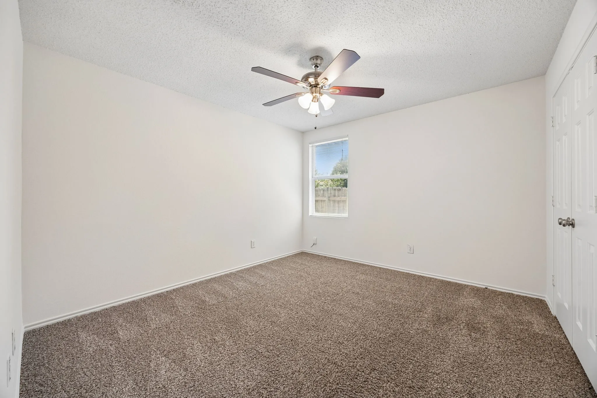 Single Family Residence For Sale in Tarrant County , 1412 Sunflower Court, Burleson, Texas 76028, 4 Bedroom, 2 Bathroom, 2 Garage spaces, 1,949 Sqft, built in 2005, mls#21346651, Real Estate Agent in Burleson, Homes For Sale in Tarrant county, Homes For Sale in Burleson, Realtor in Burleson Texas, Real Estate Brokerage Independent Realty Texas, Luminita Cordes Realtor