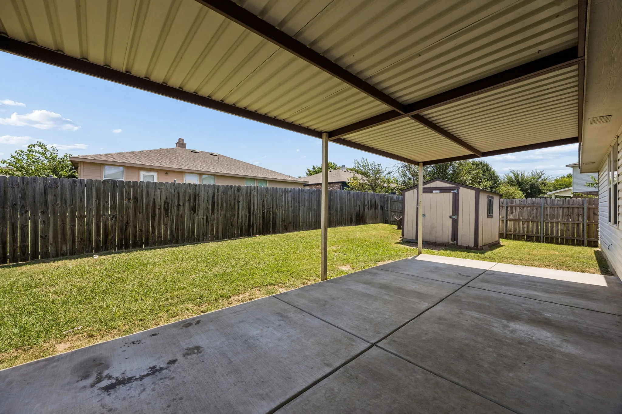 Single Family Residence For Sale in Tarrant County , 1412 Sunflower Court, Burleson, Texas 76028, 4 Bedroom, 2 Bathroom, 2 Garage spaces, 1,949 Sqft, built in 2005, mls#21346651, Real Estate Agent in Burleson, Homes For Sale in Tarrant county, Homes For Sale in Burleson, Realtor in Burleson Texas, Real Estate Brokerage Independent Realty Texas, Luminita Cordes Realtor