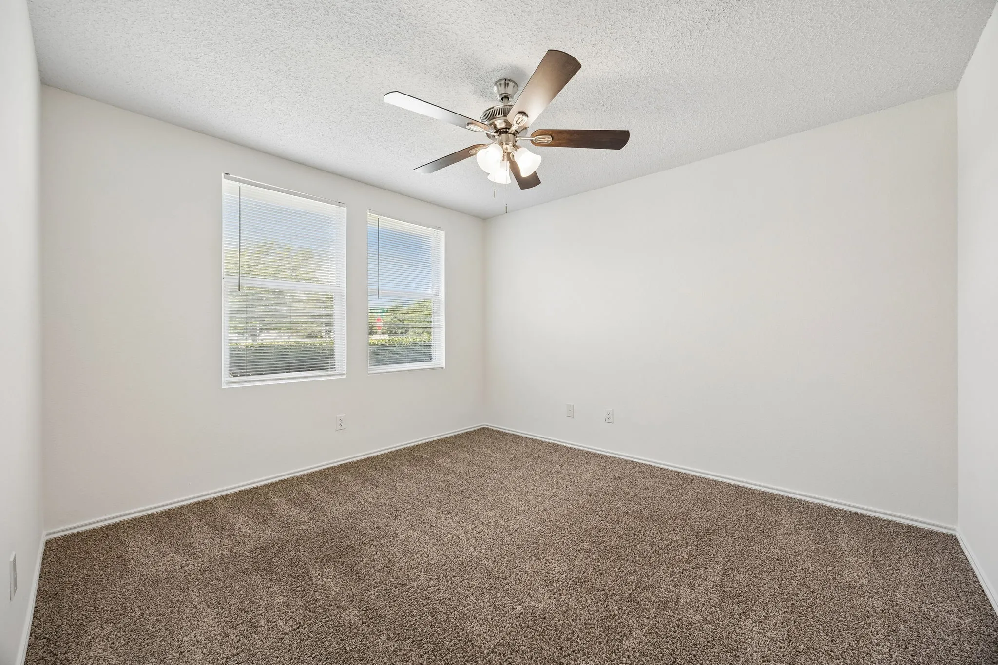 Single Family Residence For Sale in Tarrant County , 1412 Sunflower Court, Burleson, Texas 76028, 4 Bedroom, 2 Bathroom, 2 Garage spaces, 1,949 Sqft, built in 2005, mls#21346651, Real Estate Agent in Burleson, Homes For Sale in Tarrant county, Homes For Sale in Burleson, Realtor in Burleson Texas, Real Estate Brokerage Independent Realty Texas, Luminita Cordes Realtor