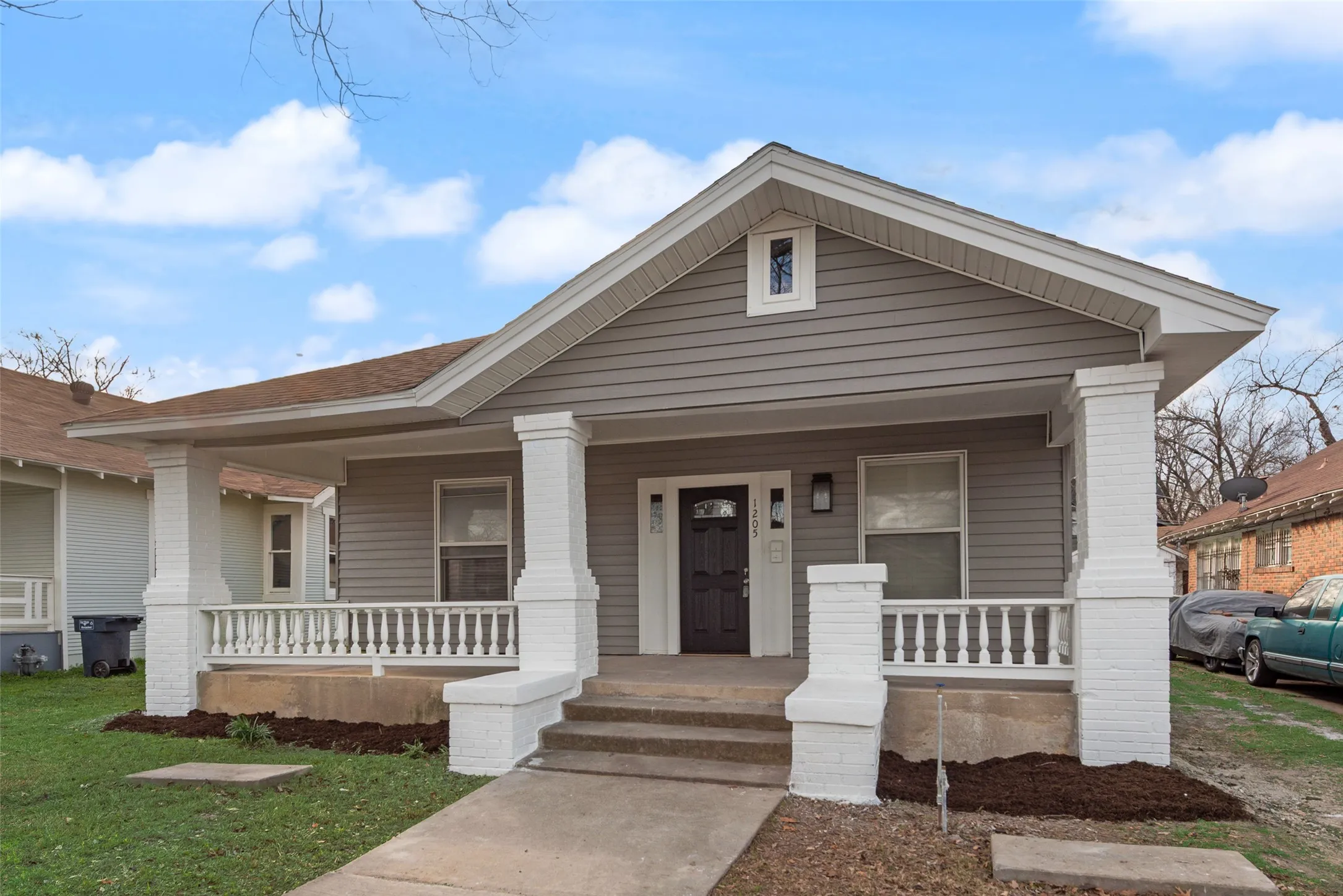Single Family Residence For Sale in Tarrant County , 1205 W Arlington Avenue, Fort Worth, Texas 76110, 3 Bedroom, 2 Bathroom, Garage spaces, 1,390 Sqft, built in 1925, mls#21346653, Real Estate Agent in Fort Worth, Homes For Sale in Tarrant county, Homes For Sale in Fort Worth, Realtor in Fort Worth Texas, Real Estate Brokerage Independent Realty Texas, Luminita Cordes Realtor