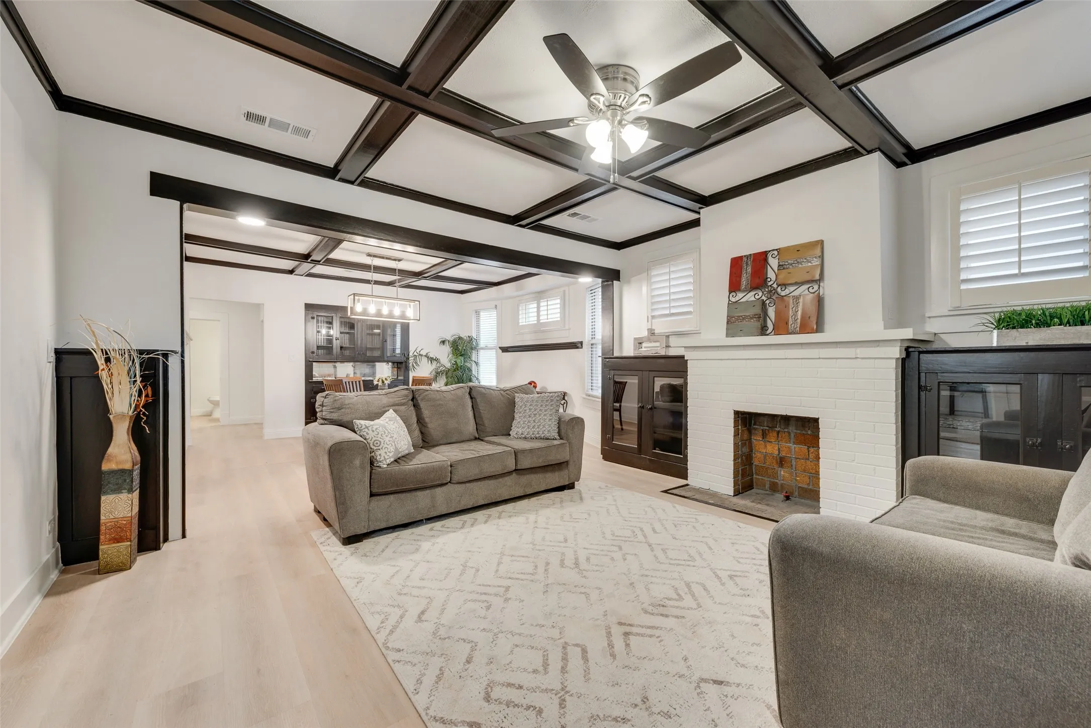 Single Family Residence For Sale in Tarrant County , 1205 W Arlington Avenue, Fort Worth, Texas 76110, 3 Bedroom, 2 Bathroom, Garage spaces, 1,390 Sqft, built in 1925, mls#21346653, Real Estate Agent in Fort Worth, Homes For Sale in Tarrant county, Homes For Sale in Fort Worth, Realtor in Fort Worth Texas, Real Estate Brokerage Independent Realty Texas, Luminita Cordes Realtor