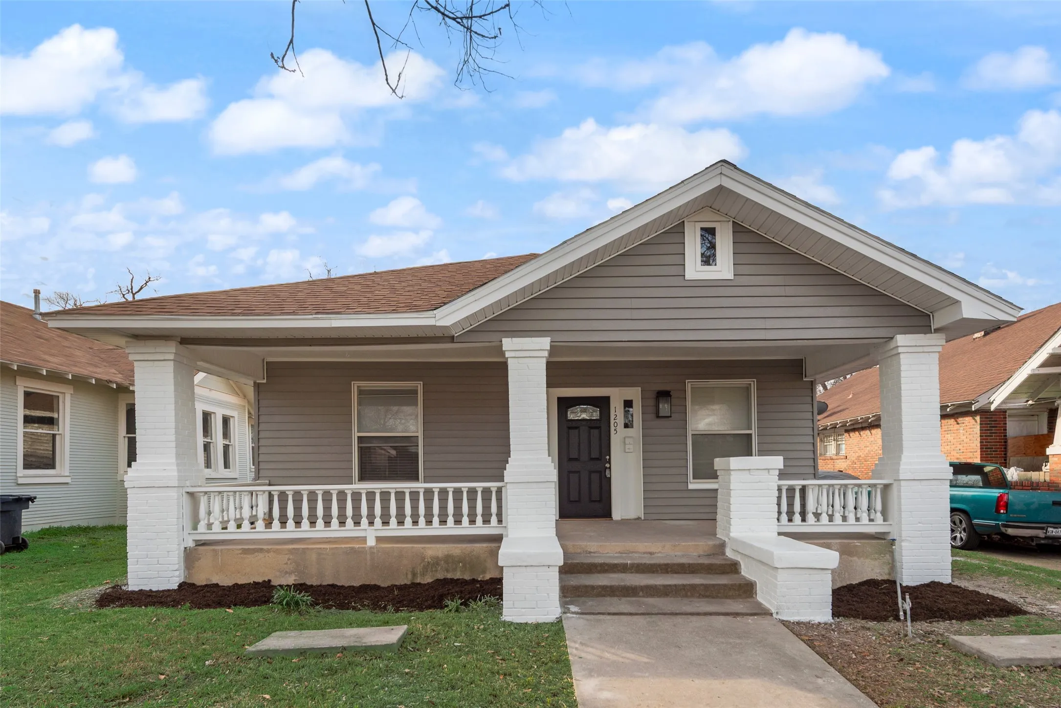 Single Family Residence For Sale in Tarrant County , 1205 W Arlington Avenue, Fort Worth, Texas 76110, 3 Bedroom, 2 Bathroom, Garage spaces, 1,390 Sqft, built in 1925, mls#21346653, Real Estate Agent in Fort Worth, Homes For Sale in Tarrant county, Homes For Sale in Fort Worth, Realtor in Fort Worth Texas, Real Estate Brokerage Independent Realty Texas, Luminita Cordes Realtor