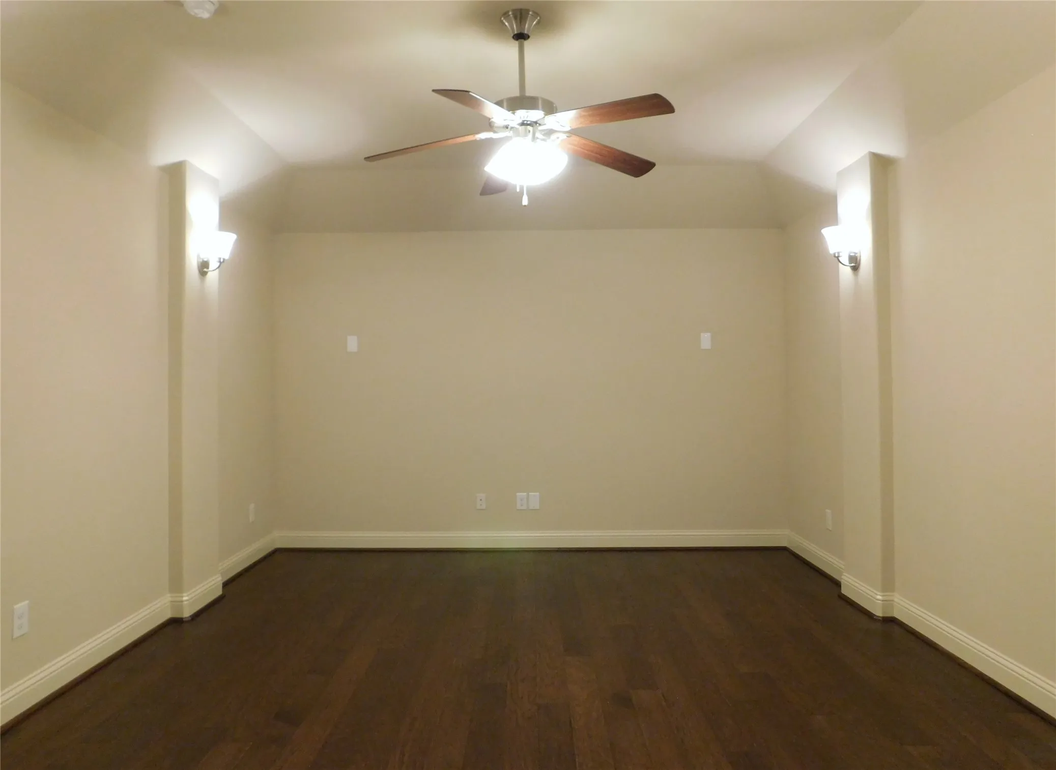 Single Family Residence For Rent in Denton County , 1704 Serra Drive, Little Elm, Texas 75068, 5 Bedroom, 4 Bathroom, 3 Garage spaces, 3,508 Sqft, built in 2017, mls#21346159, Real Estate Agent in Little Elm, Homes For Rent in Denton county, Homes For Rent in Little Elm, Realtor in Little Elm Texas, Real Estate Brokerage Independent Realty Texas, Luminita Cordes Realtor