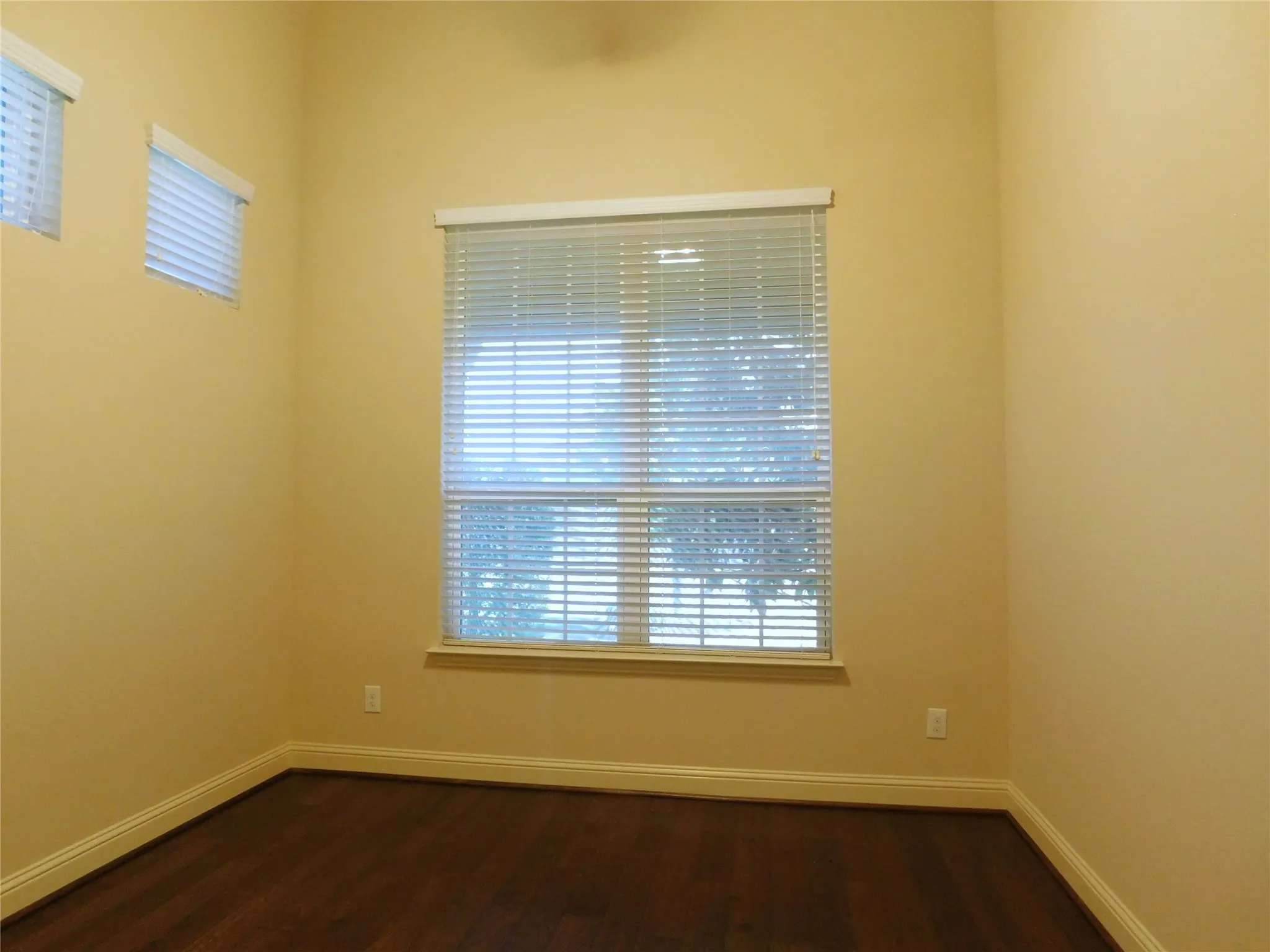 Single Family Residence For Rent in Denton County , 1704 Serra Drive, Little Elm, Texas 75068, 5 Bedroom, 4 Bathroom, 3 Garage spaces, 3,508 Sqft, built in 2017, mls#21346159, Real Estate Agent in Little Elm, Homes For Rent in Denton county, Homes For Rent in Little Elm, Realtor in Little Elm Texas, Real Estate Brokerage Independent Realty Texas, Luminita Cordes Realtor