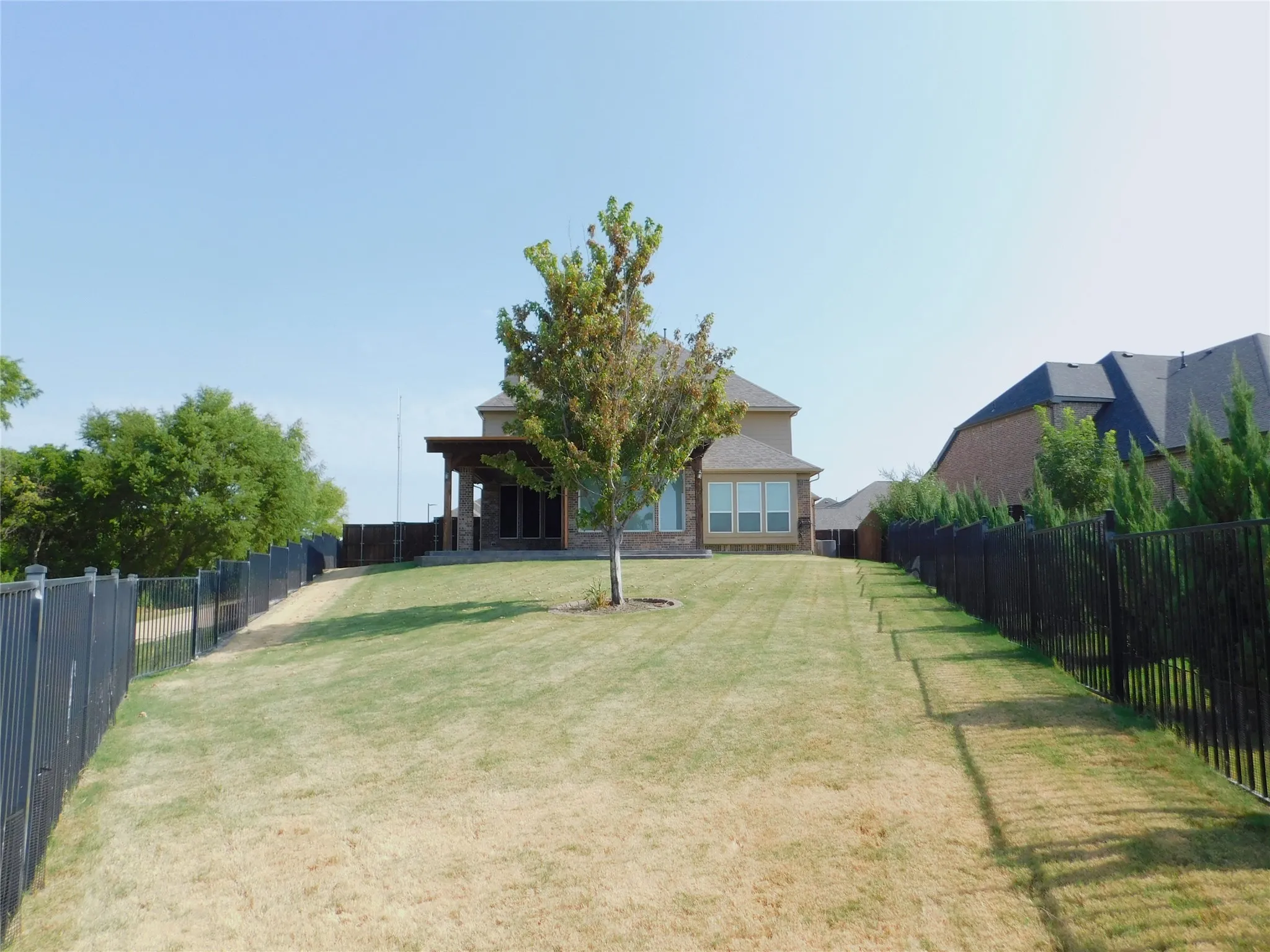 Single Family Residence For Rent in Denton County , 1704 Serra Drive, Little Elm, Texas 75068, 5 Bedroom, 4 Bathroom, 3 Garage spaces, 3,508 Sqft, built in 2017, mls#21346159, Real Estate Agent in Little Elm, Homes For Rent in Denton county, Homes For Rent in Little Elm, Realtor in Little Elm Texas, Real Estate Brokerage Independent Realty Texas, Luminita Cordes Realtor