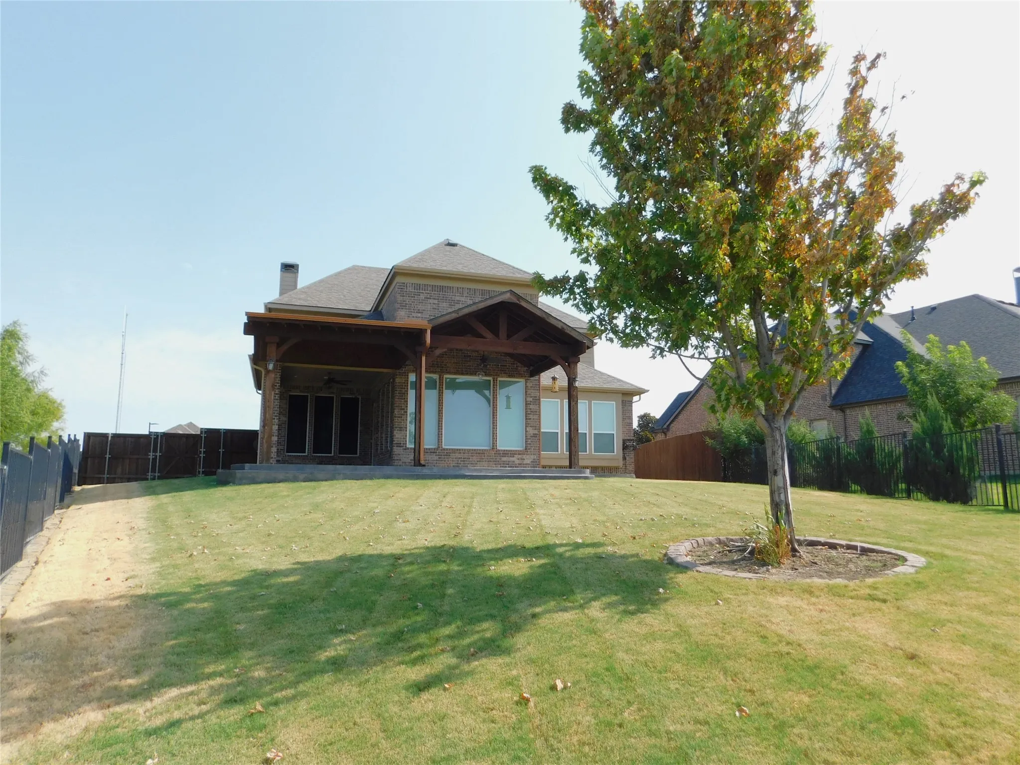 Single Family Residence For Rent in Denton County , 1704 Serra Drive, Little Elm, Texas 75068, 5 Bedroom, 4 Bathroom, 3 Garage spaces, 3,508 Sqft, built in 2017, mls#21346159, Real Estate Agent in Little Elm, Homes For Rent in Denton county, Homes For Rent in Little Elm, Realtor in Little Elm Texas, Real Estate Brokerage Independent Realty Texas, Luminita Cordes Realtor