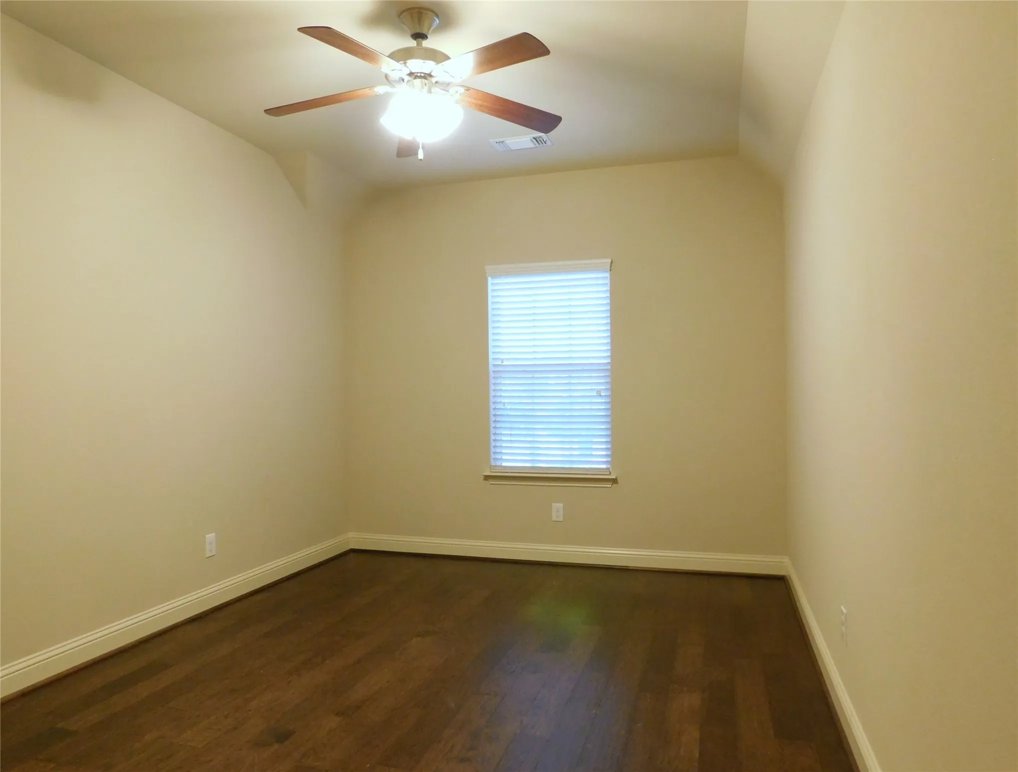 Single Family Residence For Rent in Denton County , 1704 Serra Drive, Little Elm, Texas 75068, 5 Bedroom, 4 Bathroom, 3 Garage spaces, 3,508 Sqft, built in 2017, mls#21346159, Real Estate Agent in Little Elm, Homes For Rent in Denton county, Homes For Rent in Little Elm, Realtor in Little Elm Texas, Real Estate Brokerage Independent Realty Texas, Luminita Cordes Realtor