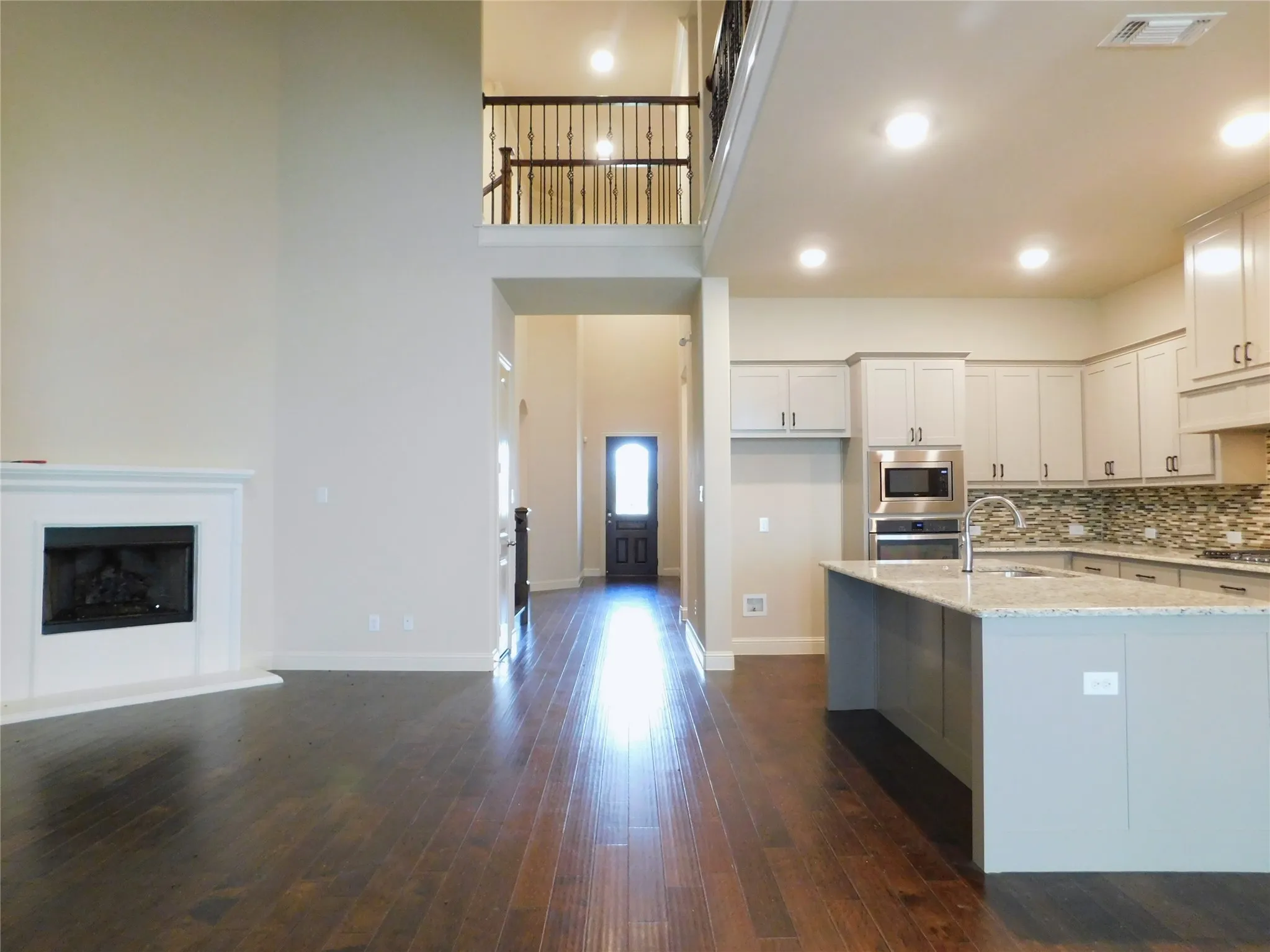 Single Family Residence For Rent in Denton County , 1704 Serra Drive, Little Elm, Texas 75068, 5 Bedroom, 4 Bathroom, 3 Garage spaces, 3,508 Sqft, built in 2017, mls#21346159, Real Estate Agent in Little Elm, Homes For Rent in Denton county, Homes For Rent in Little Elm, Realtor in Little Elm Texas, Real Estate Brokerage Independent Realty Texas, Luminita Cordes Realtor