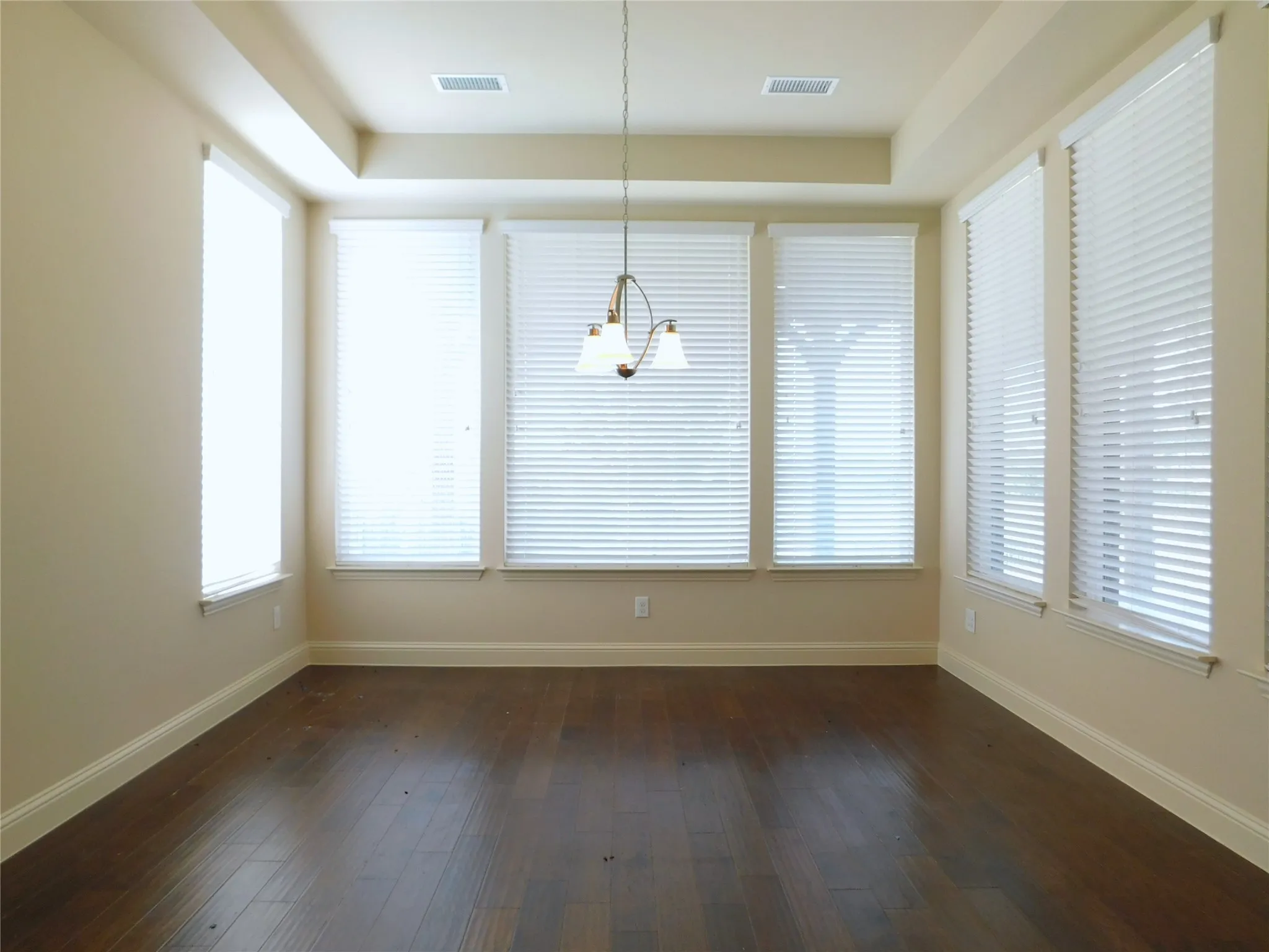 Single Family Residence For Rent in Denton County , 1704 Serra Drive, Little Elm, Texas 75068, 5 Bedroom, 4 Bathroom, 3 Garage spaces, 3,508 Sqft, built in 2017, mls#21346159, Real Estate Agent in Little Elm, Homes For Rent in Denton county, Homes For Rent in Little Elm, Realtor in Little Elm Texas, Real Estate Brokerage Independent Realty Texas, Luminita Cordes Realtor