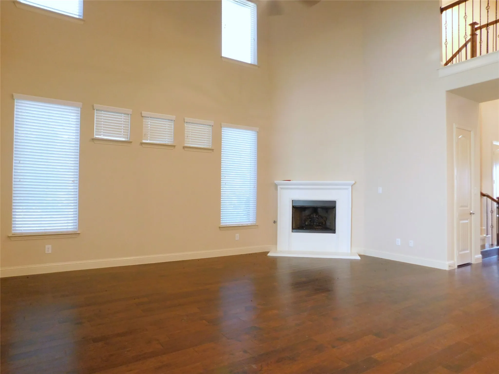Single Family Residence For Rent in Denton County , 1704 Serra Drive, Little Elm, Texas 75068, 5 Bedroom, 4 Bathroom, 3 Garage spaces, 3,508 Sqft, built in 2017, mls#21346159, Real Estate Agent in Little Elm, Homes For Rent in Denton county, Homes For Rent in Little Elm, Realtor in Little Elm Texas, Real Estate Brokerage Independent Realty Texas, Luminita Cordes Realtor