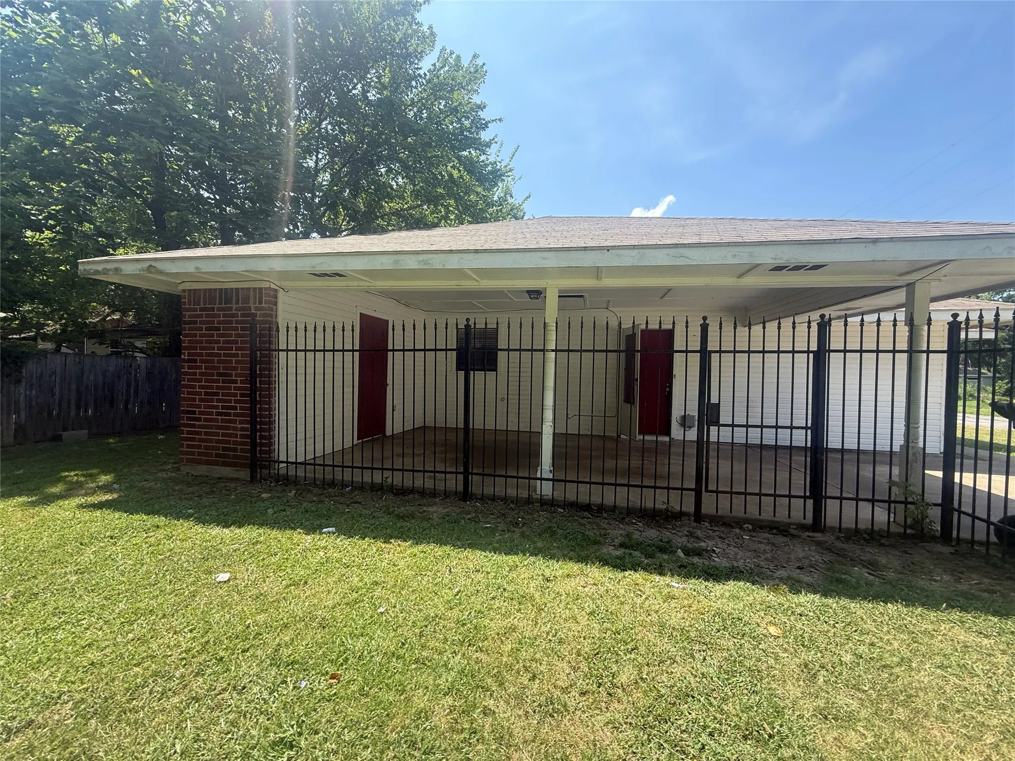 Duplex For Sale in Fannin County , 600 & 602 Cedar Street, Bonham, Texas 75418, 2 Bedroom, 1 Bathroom, Garage spaces, 0 Sqft, built in 1998, Price $245,000, mls#21345633, Real Estate Agent in Bonham, Homes For Sale in Fannin county, Homes For Sale in Bonham, Realtor in Bonham Texas, Real Estate Brokerage Independent Realty Texas, Luminita Cordes Realtor