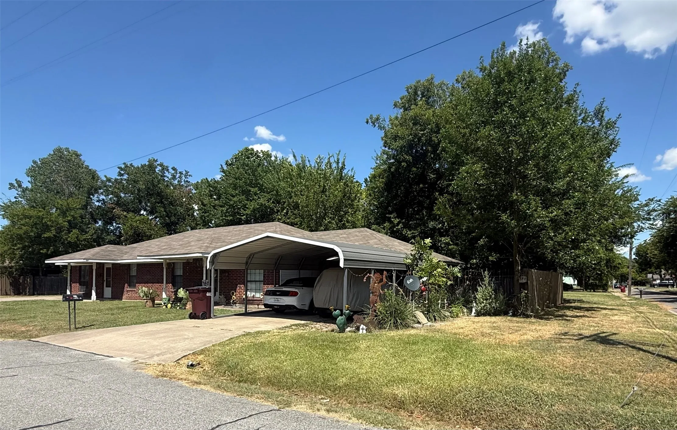 Duplex For Sale in Fannin County , 600 & 602 Cedar Street, Bonham, Texas 75418, 2 Bedroom, 1 Bathroom, Garage spaces, 0 Sqft, built in 1998, Price $245,000, mls#21345633, Real Estate Agent in Bonham, Homes For Sale in Fannin county, Homes For Sale in Bonham, Realtor in Bonham Texas, Real Estate Brokerage Independent Realty Texas, Luminita Cordes Realtor
