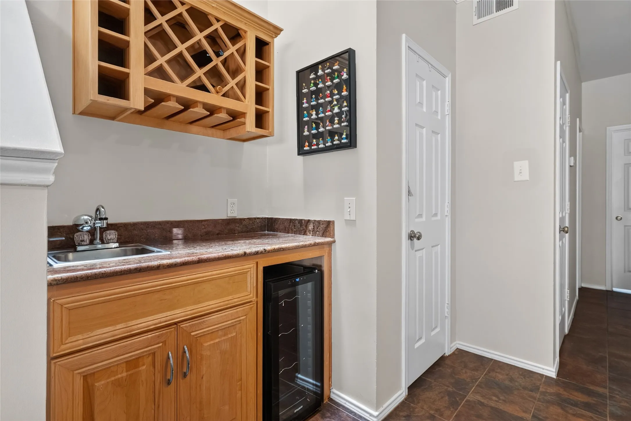 Single Family Residence For Rent in Collin County , 6015 Homestead Court, Dallas, Texas 75252, 3 Bedroom, 3 Bathroom, 2 Garage spaces, 1,905 Sqft, built in 1991, mls#21334762, Real Estate Agent in Dallas, Homes For Rent in Collin county, Homes For Rent in Dallas, Realtor in Dallas Texas, Real Estate Brokerage Independent Realty Texas, Luminita Cordes Realtor