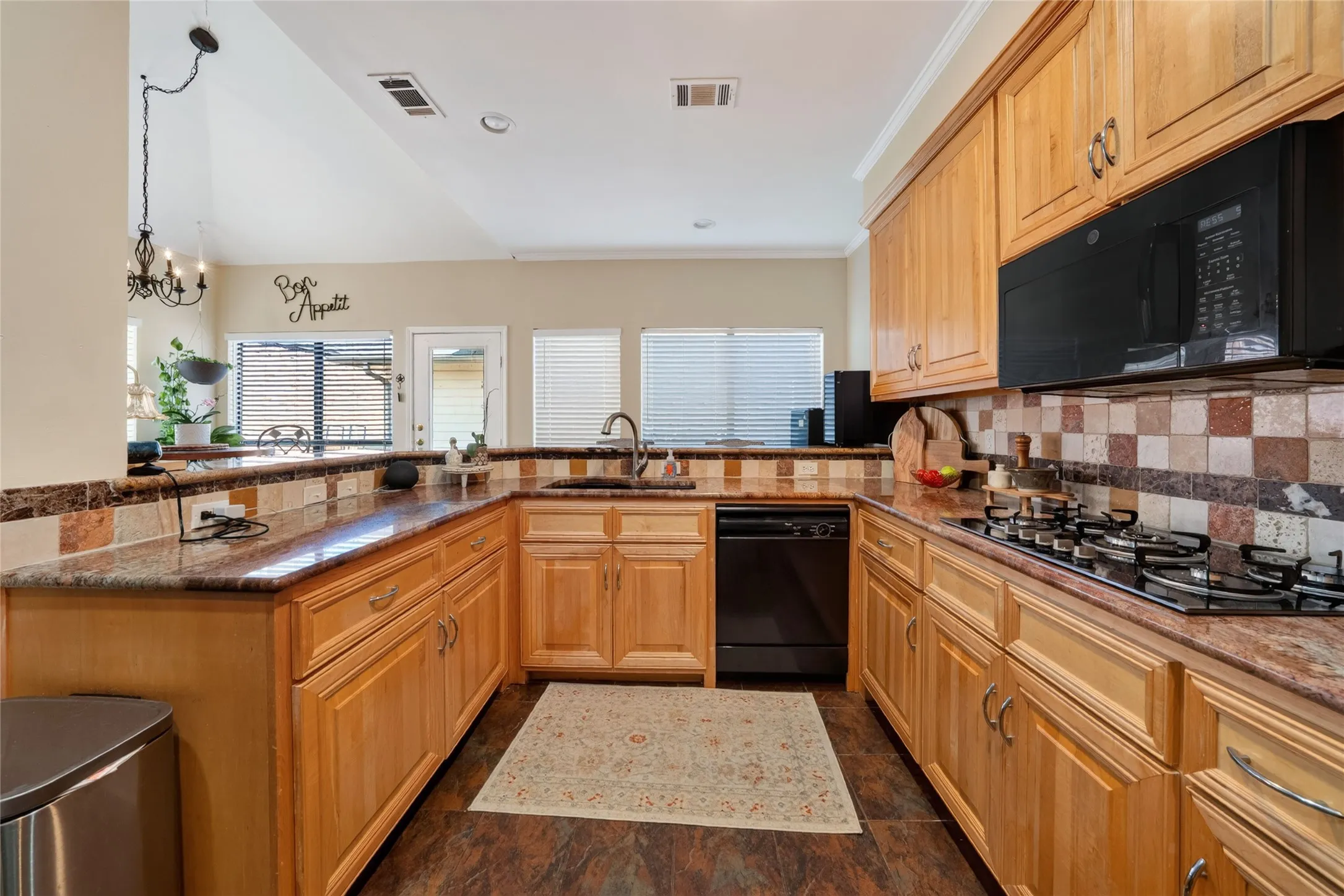 Single Family Residence For Rent in Collin County , 6015 Homestead Court, Dallas, Texas 75252, 3 Bedroom, 3 Bathroom, 2 Garage spaces, 1,905 Sqft, built in 1991, mls#21334762, Real Estate Agent in Dallas, Homes For Rent in Collin county, Homes For Rent in Dallas, Realtor in Dallas Texas, Real Estate Brokerage Independent Realty Texas, Luminita Cordes Realtor