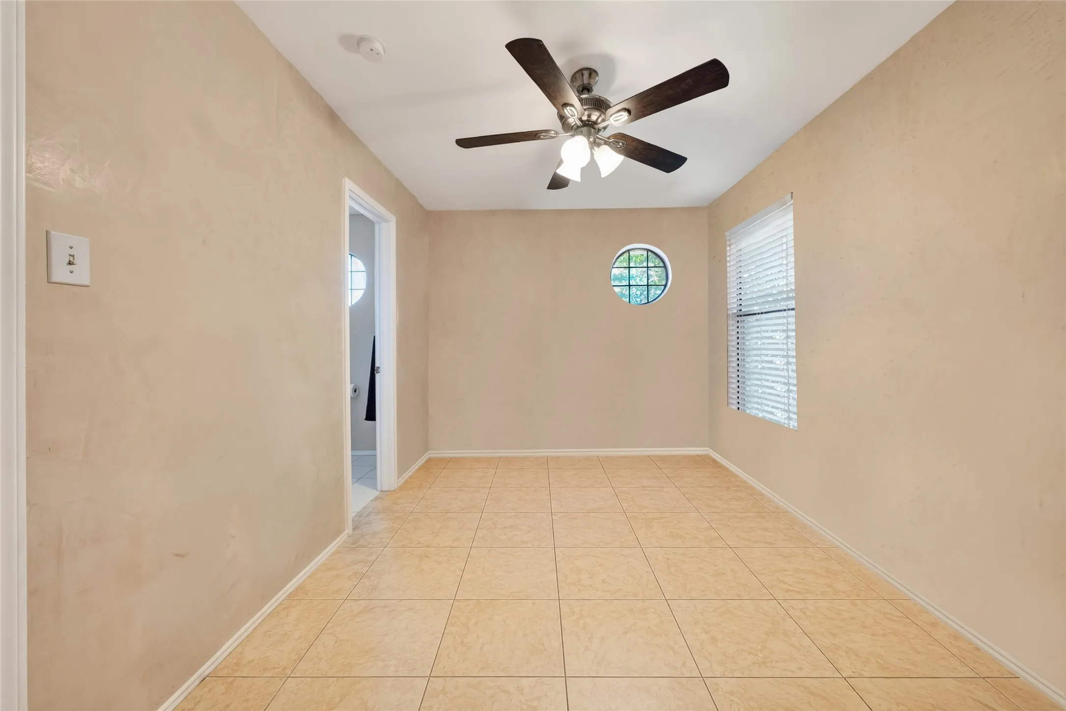 Single Family Residence For Rent in Collin County , 6015 Homestead Court, Dallas, Texas 75252, 3 Bedroom, 3 Bathroom, 2 Garage spaces, 1,905 Sqft, built in 1991, mls#21334762, Real Estate Agent in Dallas, Homes For Rent in Collin county, Homes For Rent in Dallas, Realtor in Dallas Texas, Real Estate Brokerage Independent Realty Texas, Luminita Cordes Realtor