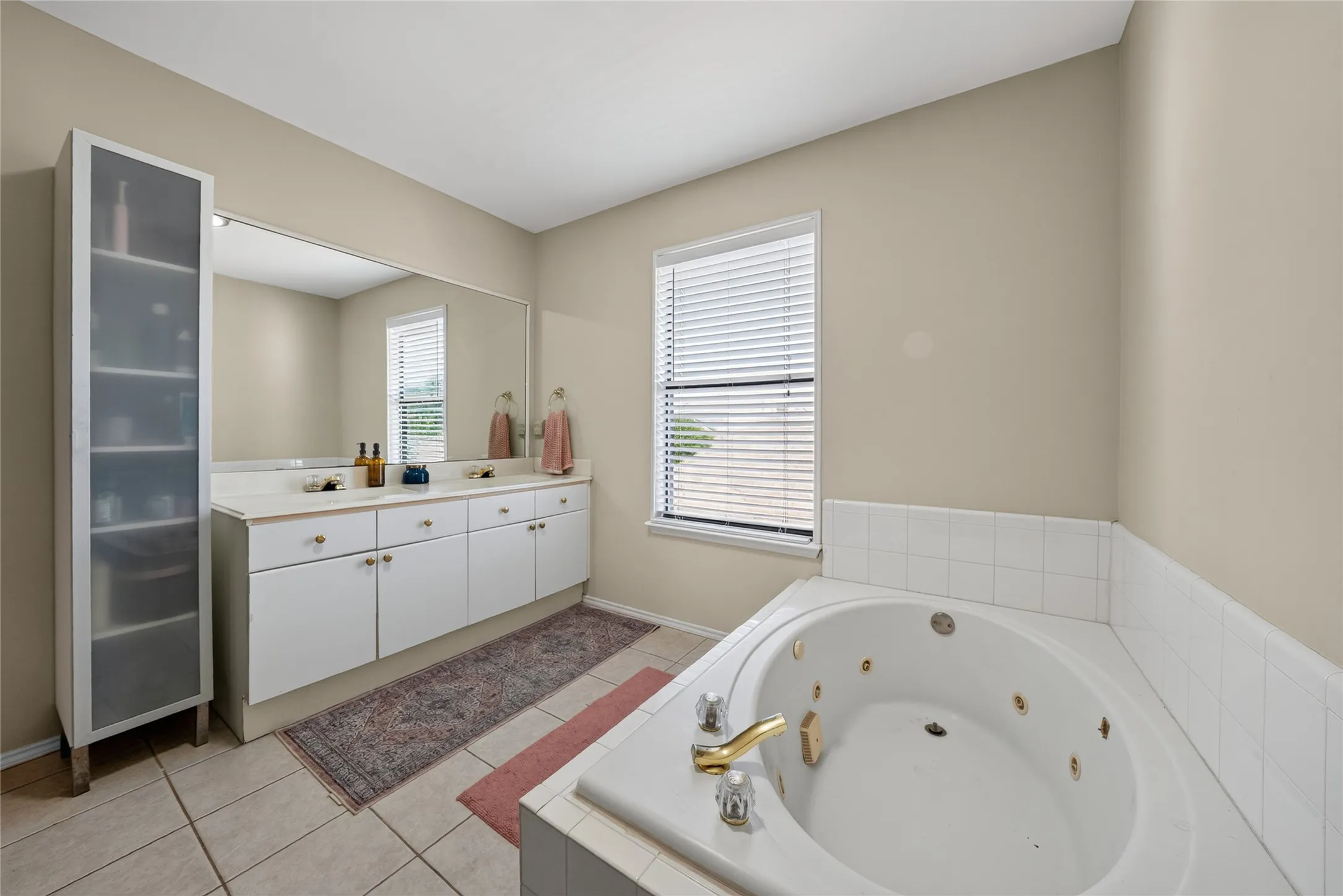 Single Family Residence For Rent in Collin County , 6015 Homestead Court, Dallas, Texas 75252, 3 Bedroom, 3 Bathroom, 2 Garage spaces, 1,905 Sqft, built in 1991, mls#21334762, Real Estate Agent in Dallas, Homes For Rent in Collin county, Homes For Rent in Dallas, Realtor in Dallas Texas, Real Estate Brokerage Independent Realty Texas, Luminita Cordes Realtor