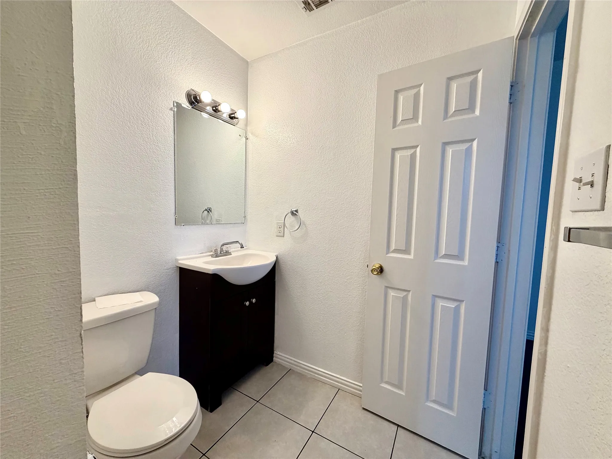Single Family Residence For Sale in Dallas County , 5408 Dove Drive, Dallas, Texas 75236, 4 Bedroom, 3 Bathroom, 2 Garage spaces, 2,389 Sqft, built in 2001, mls#21346408, Real Estate Agent in Dallas, Homes For Sale in Dallas county, Homes For Sale in Dallas, Realtor in Dallas Texas, Real Estate Brokerage Independent Realty Texas, Luminita Cordes Realtor