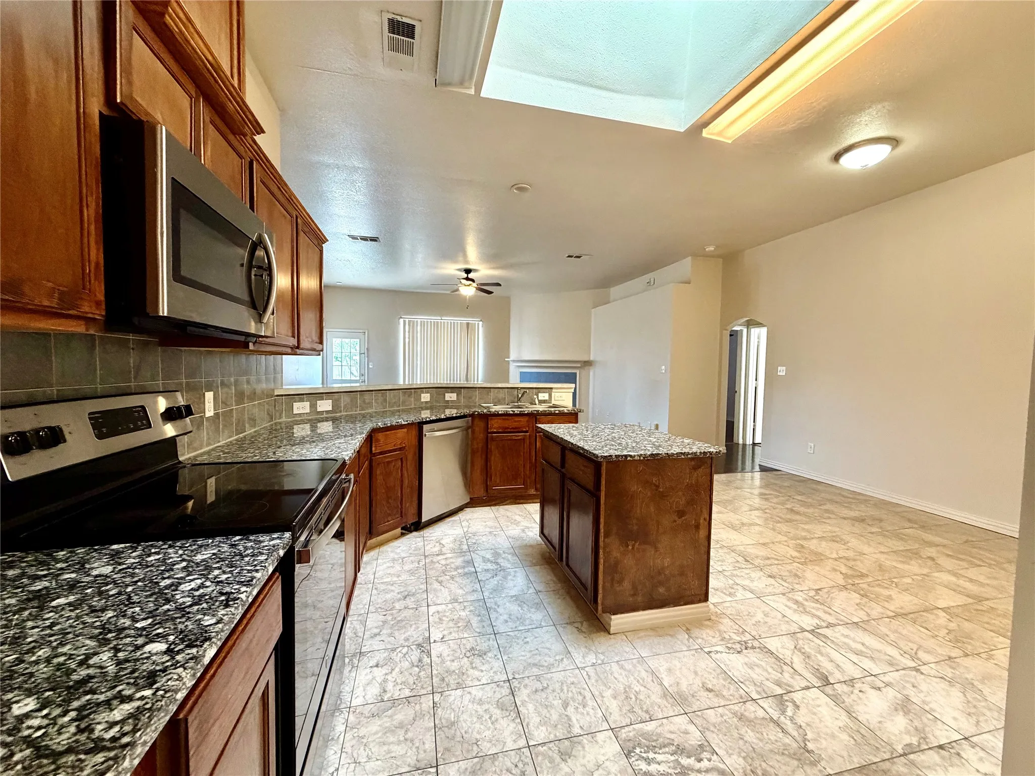 Single Family Residence For Sale in Dallas County , 5408 Dove Drive, Dallas, Texas 75236, 4 Bedroom, 3 Bathroom, 2 Garage spaces, 2,389 Sqft, built in 2001, mls#21346408, Real Estate Agent in Dallas, Homes For Sale in Dallas county, Homes For Sale in Dallas, Realtor in Dallas Texas, Real Estate Brokerage Independent Realty Texas, Luminita Cordes Realtor