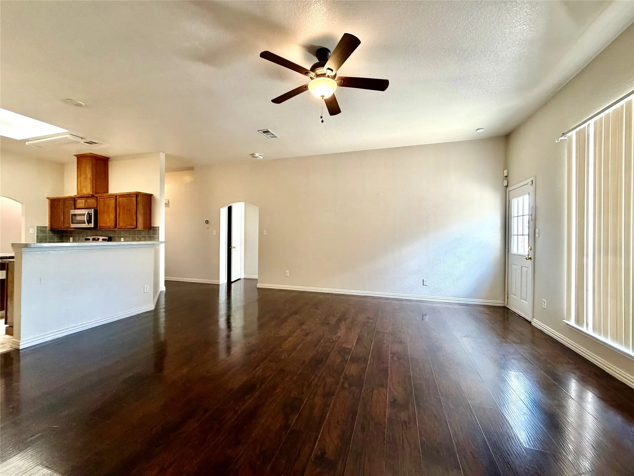 Single Family Residence For Sale in Dallas County , 5408 Dove Drive, Dallas, Texas 75236, 4 Bedroom, 3 Bathroom, 2 Garage spaces, 2,389 Sqft, built in 2001, mls#21346408, Real Estate Agent in Dallas, Homes For Sale in Dallas county, Homes For Sale in Dallas, Realtor in Dallas Texas, Real Estate Brokerage Independent Realty Texas, Luminita Cordes Realtor