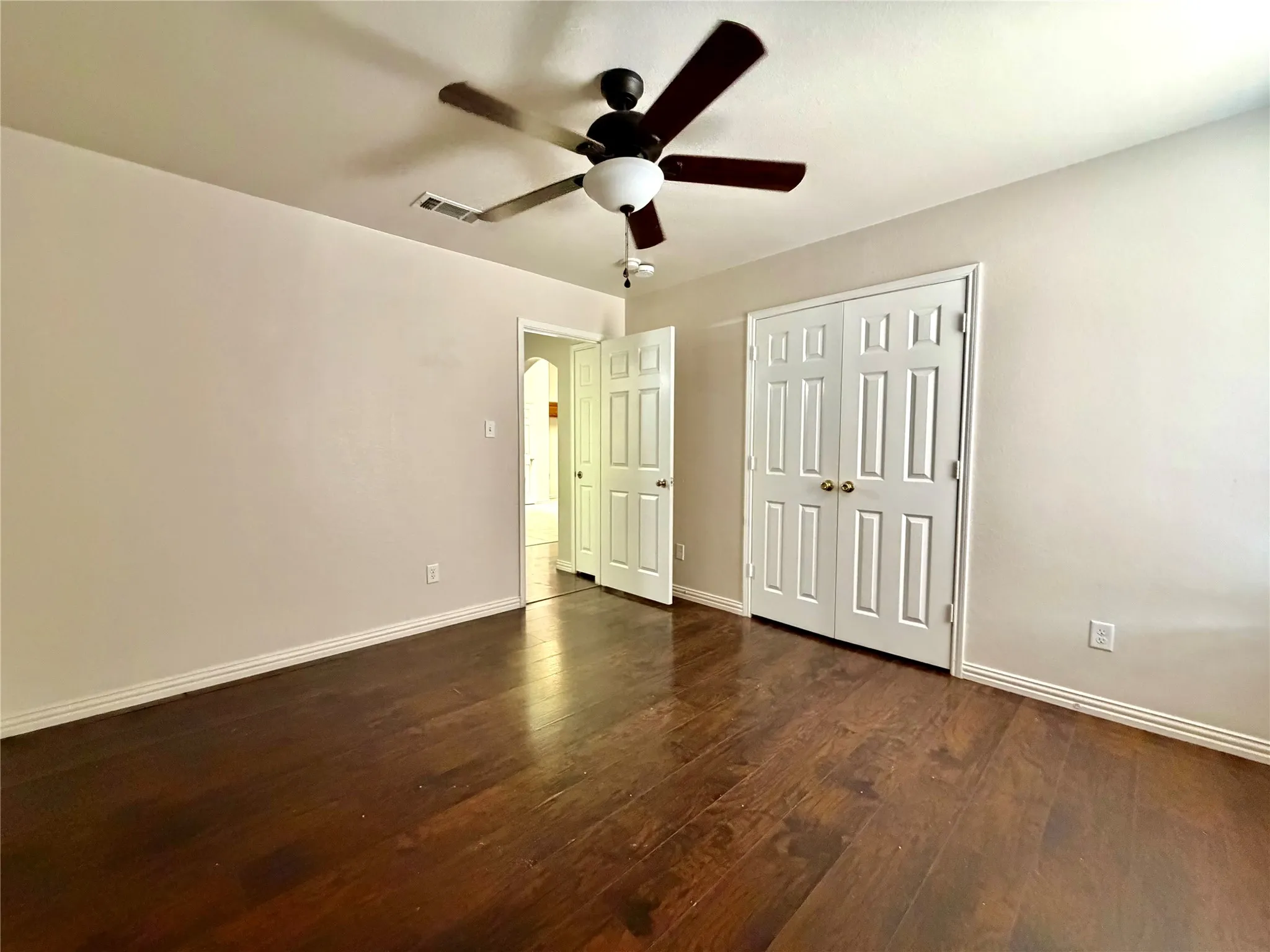 Single Family Residence For Sale in Dallas County , 5408 Dove Drive, Dallas, Texas 75236, 4 Bedroom, 3 Bathroom, 2 Garage spaces, 2,389 Sqft, built in 2001, mls#21346408, Real Estate Agent in Dallas, Homes For Sale in Dallas county, Homes For Sale in Dallas, Realtor in Dallas Texas, Real Estate Brokerage Independent Realty Texas, Luminita Cordes Realtor