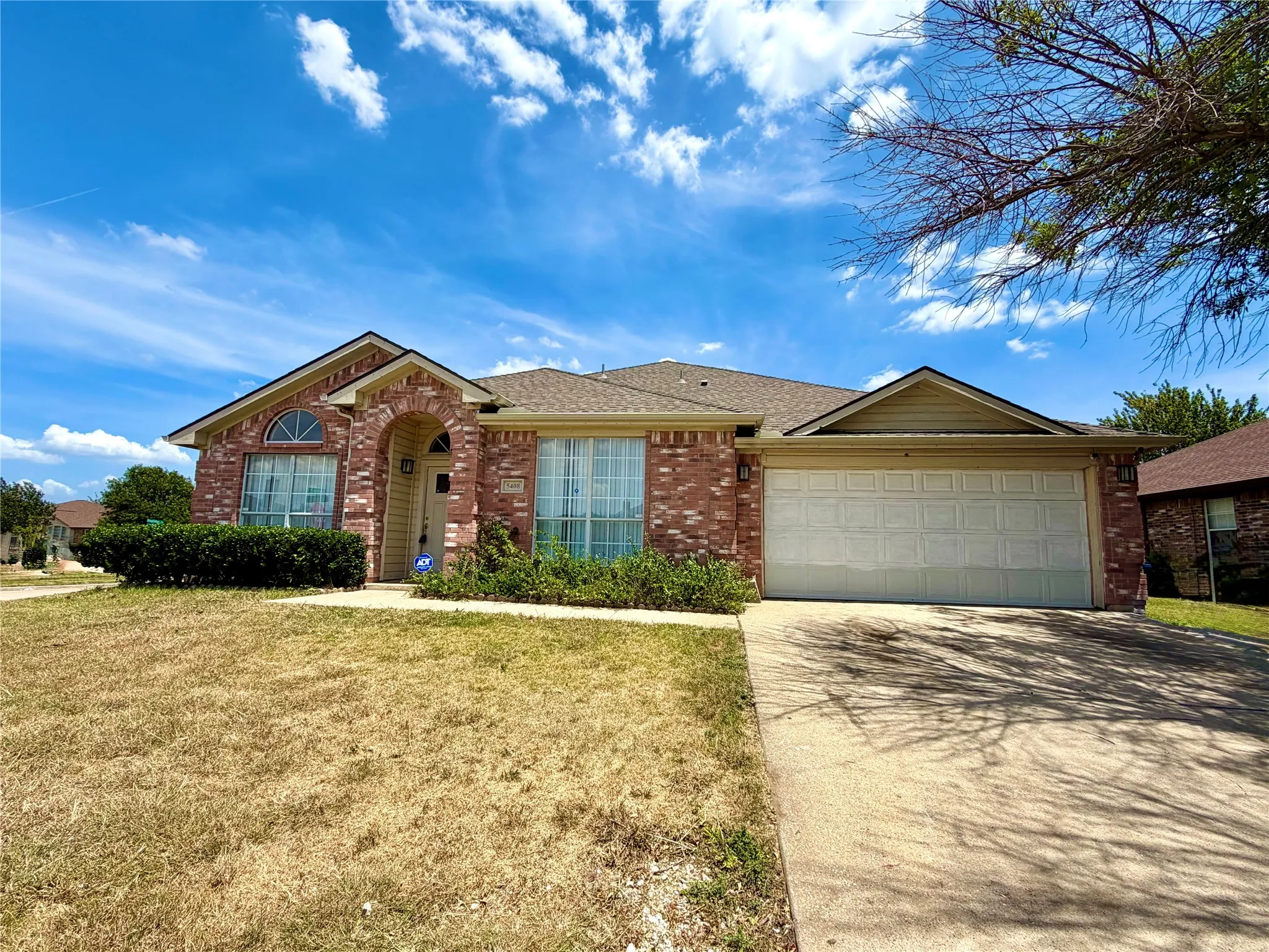 Single Family Residence For Sale in Dallas County , 5408 Dove Drive, Dallas, Texas 75236, 4 Bedroom, 3 Bathroom, 2 Garage spaces, 2,389 Sqft, built in 2001, mls#21346408, Real Estate Agent in Dallas, Homes For Sale in Dallas county, Homes For Sale in Dallas, Realtor in Dallas Texas, Real Estate Brokerage Independent Realty Texas, Luminita Cordes Realtor