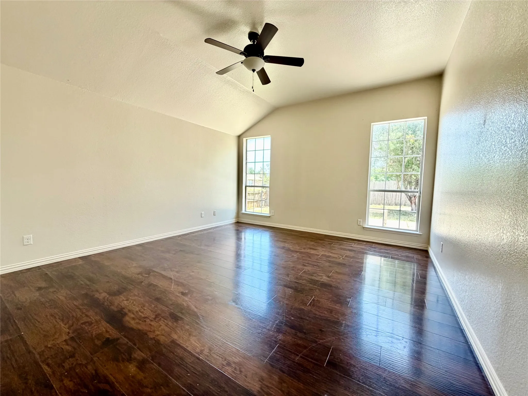 Single Family Residence For Sale in Dallas County , 5408 Dove Drive, Dallas, Texas 75236, 4 Bedroom, 3 Bathroom, 2 Garage spaces, 2,389 Sqft, built in 2001, mls#21346408, Real Estate Agent in Dallas, Homes For Sale in Dallas county, Homes For Sale in Dallas, Realtor in Dallas Texas, Real Estate Brokerage Independent Realty Texas, Luminita Cordes Realtor