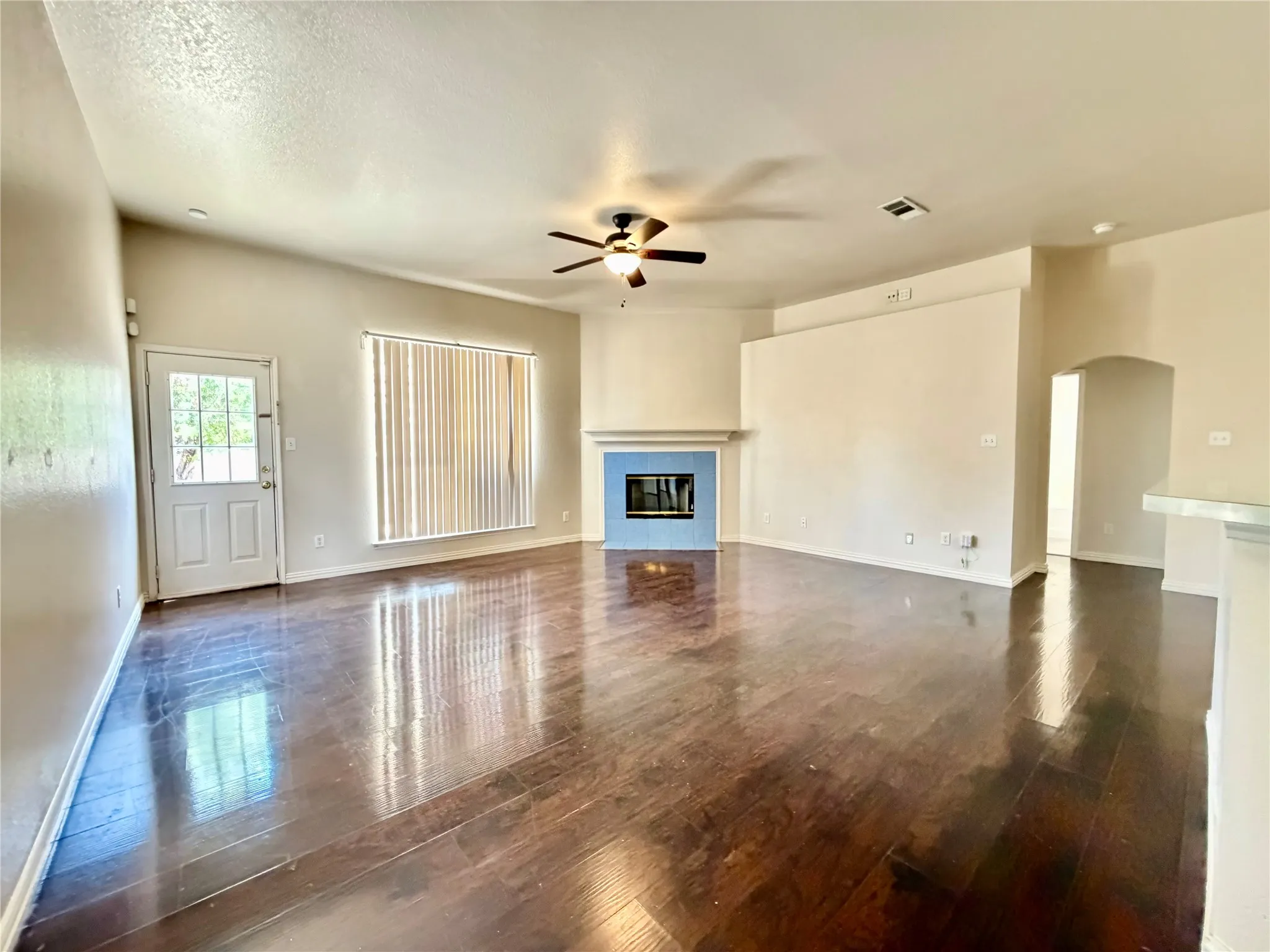 Single Family Residence For Sale in Dallas County , 5408 Dove Drive, Dallas, Texas 75236, 4 Bedroom, 3 Bathroom, 2 Garage spaces, 2,389 Sqft, built in 2001, mls#21346408, Real Estate Agent in Dallas, Homes For Sale in Dallas county, Homes For Sale in Dallas, Realtor in Dallas Texas, Real Estate Brokerage Independent Realty Texas, Luminita Cordes Realtor