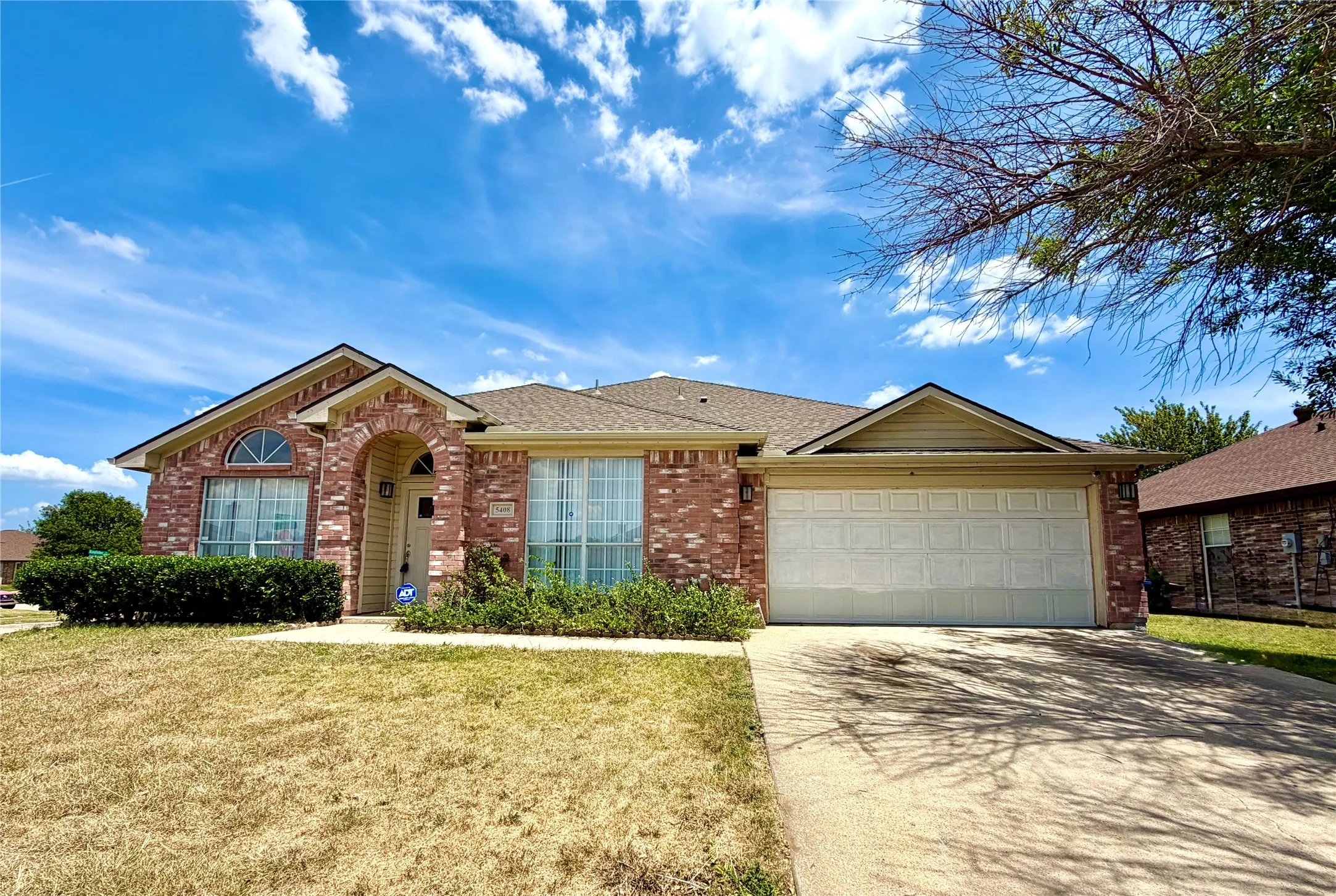 Single Family Residence For Sale in Dallas County , 5408 Dove Drive, Dallas, Texas 75236, 4 Bedroom, 3 Bathroom, 2 Garage spaces, 2,389 Sqft, built in 2001, mls#21346408, Real Estate Agent in Dallas, Homes For Sale in Dallas county, Homes For Sale in Dallas, Realtor in Dallas Texas, Real Estate Brokerage Independent Realty Texas, Luminita Cordes Realtor
