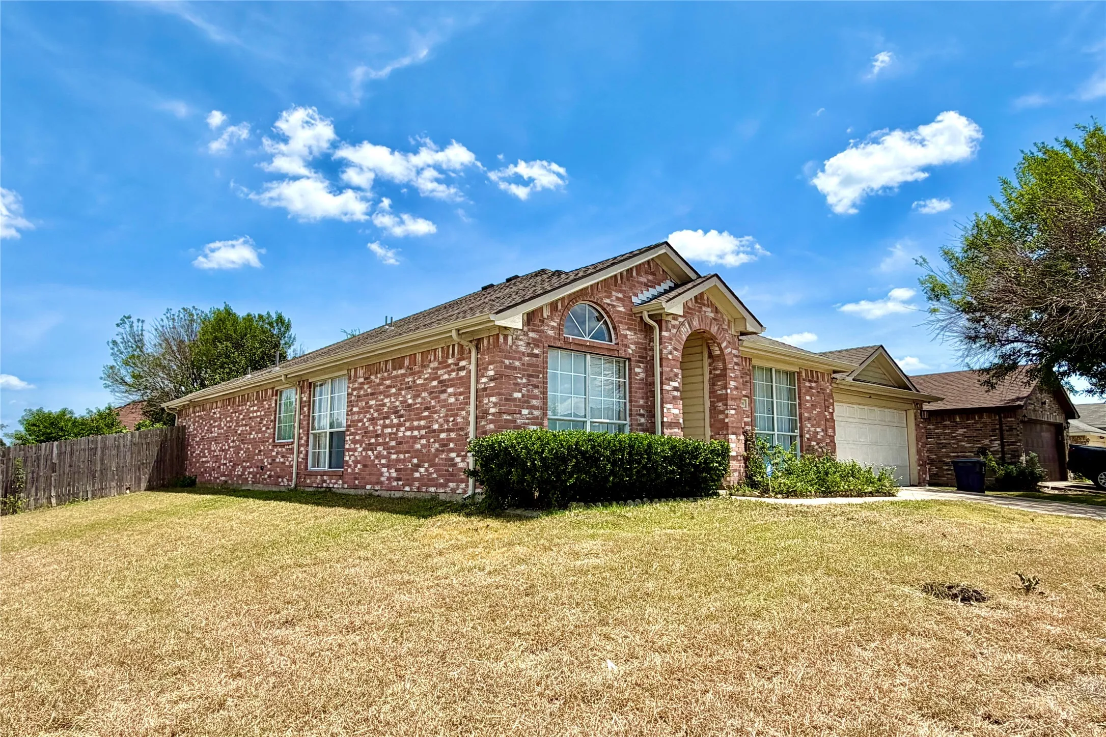 Single Family Residence For Sale in Dallas County , 5408 Dove Drive, Dallas, Texas 75236, 4 Bedroom, 3 Bathroom, 2 Garage spaces, 2,389 Sqft, built in 2001, mls#21346408, Real Estate Agent in Dallas, Homes For Sale in Dallas county, Homes For Sale in Dallas, Realtor in Dallas Texas, Real Estate Brokerage Independent Realty Texas, Luminita Cordes Realtor