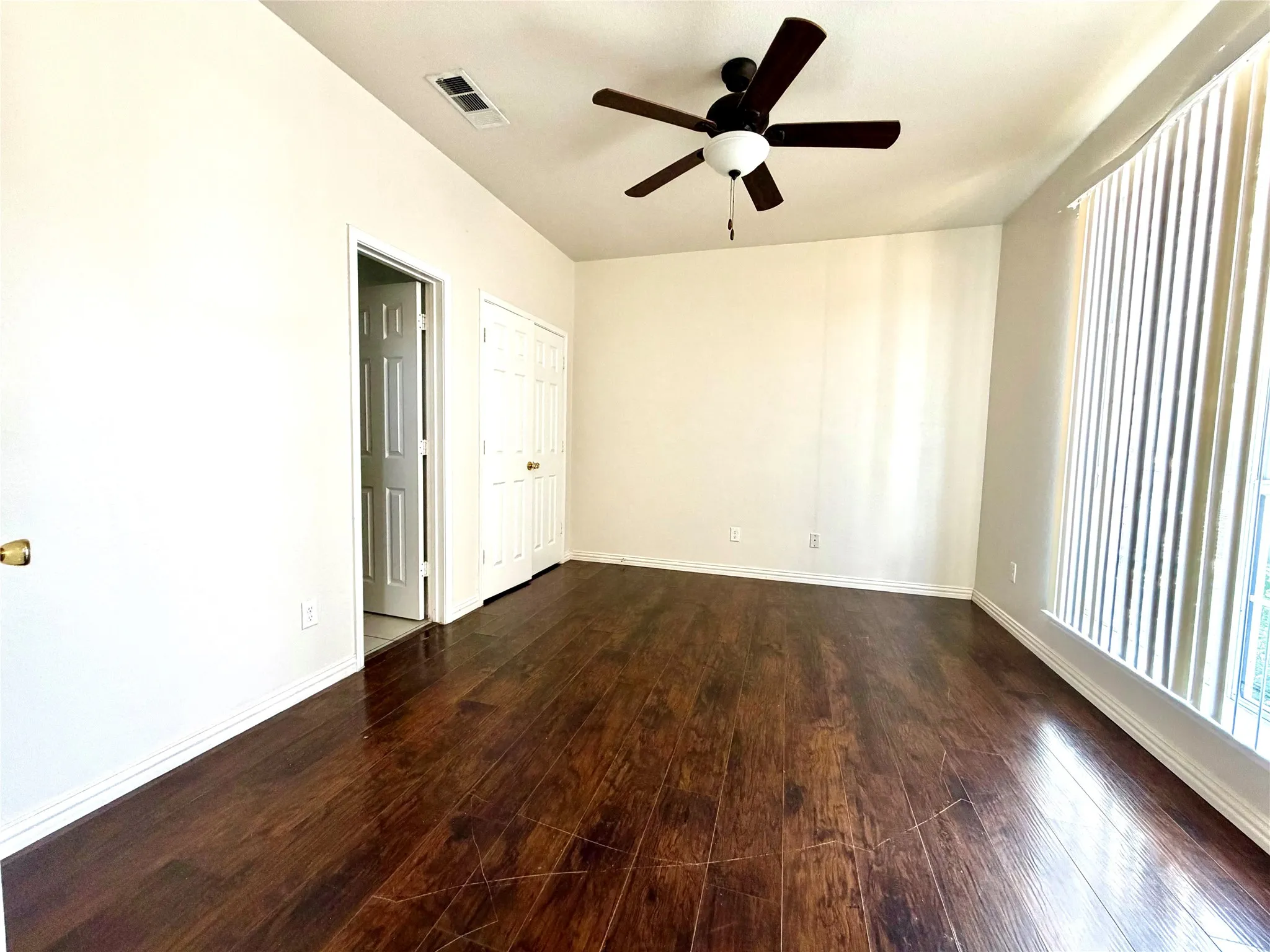 Single Family Residence For Sale in Dallas County , 5408 Dove Drive, Dallas, Texas 75236, 4 Bedroom, 3 Bathroom, 2 Garage spaces, 2,389 Sqft, built in 2001, mls#21346408, Real Estate Agent in Dallas, Homes For Sale in Dallas county, Homes For Sale in Dallas, Realtor in Dallas Texas, Real Estate Brokerage Independent Realty Texas, Luminita Cordes Realtor